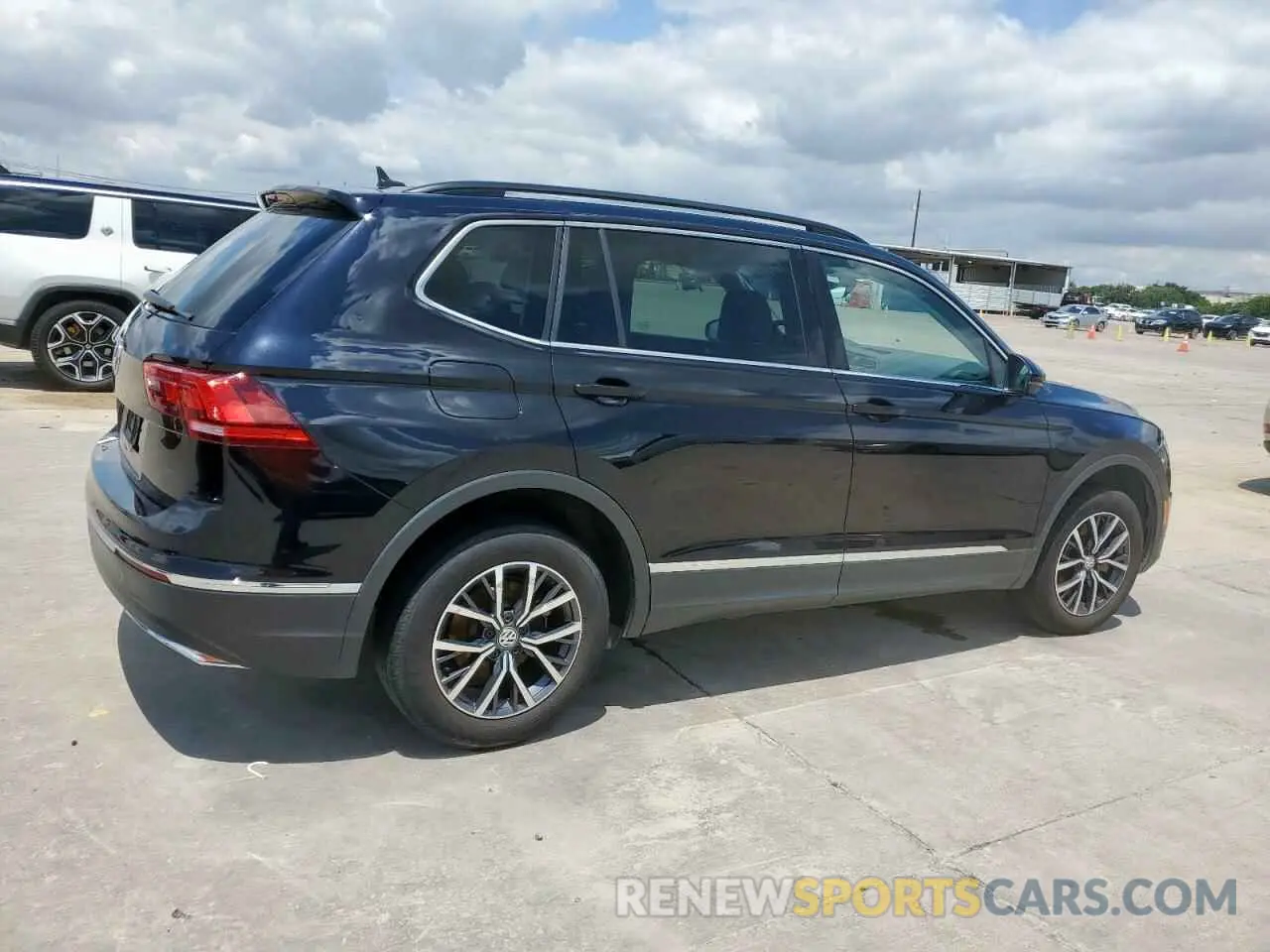 3 Photograph of a damaged car 3VV3B7AX1LM005027 VOLKSWAGEN TIGUAN 2020