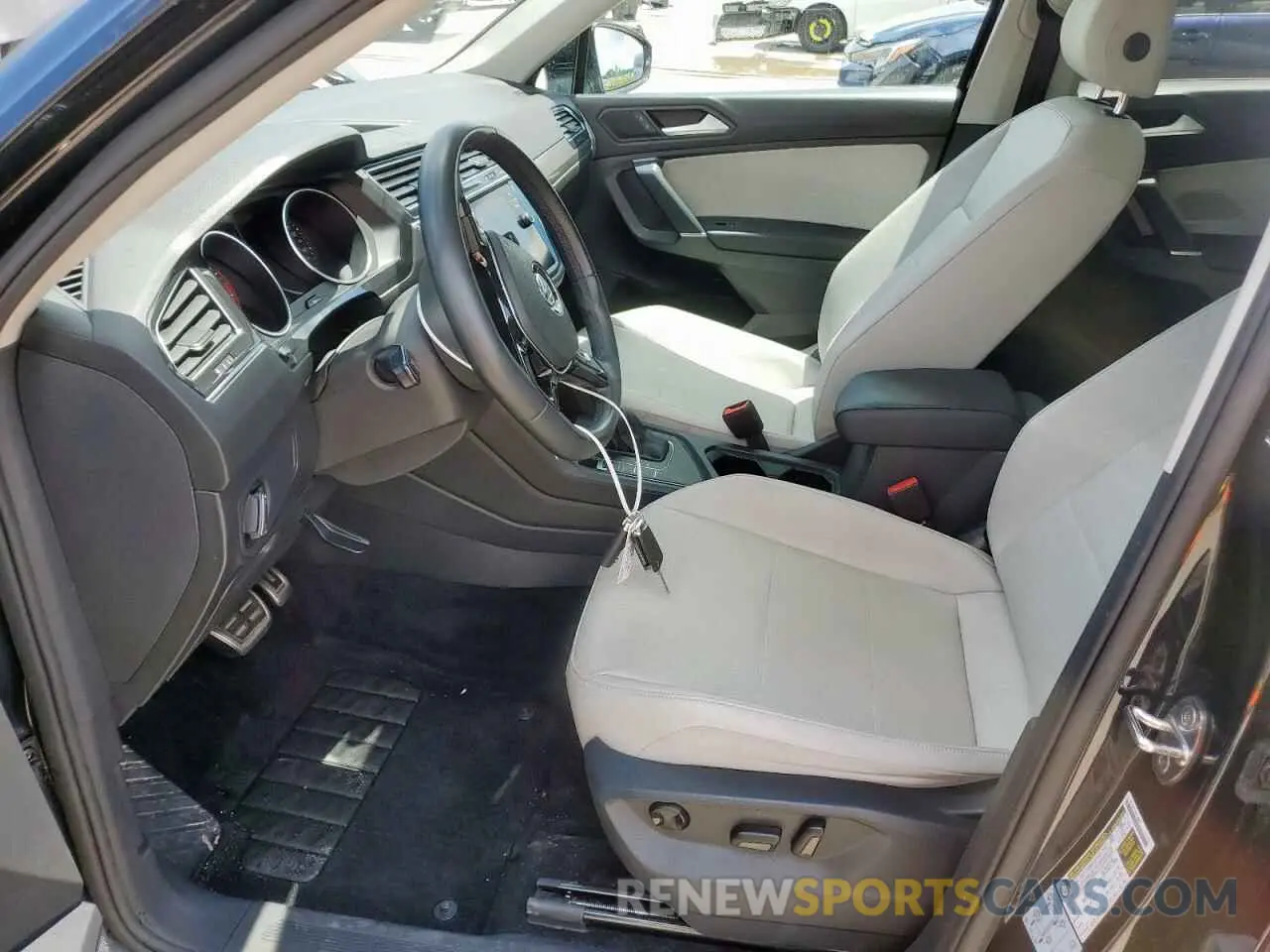 7 Photograph of a damaged car 3VV3B7AX1LM005027 VOLKSWAGEN TIGUAN 2020