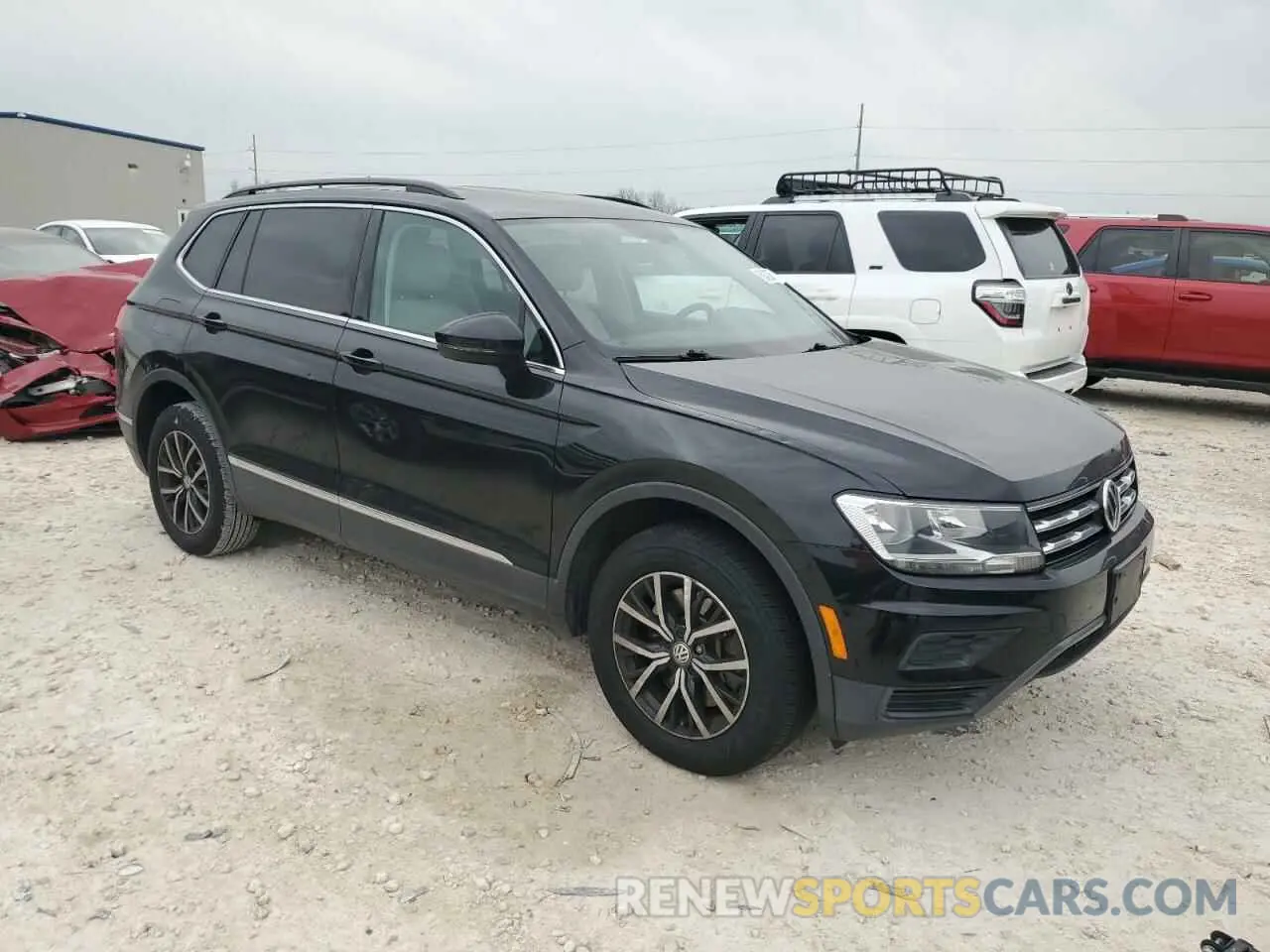 4 Photograph of a damaged car 3VV3B7AX1LM053000 VOLKSWAGEN TIGUAN 2020