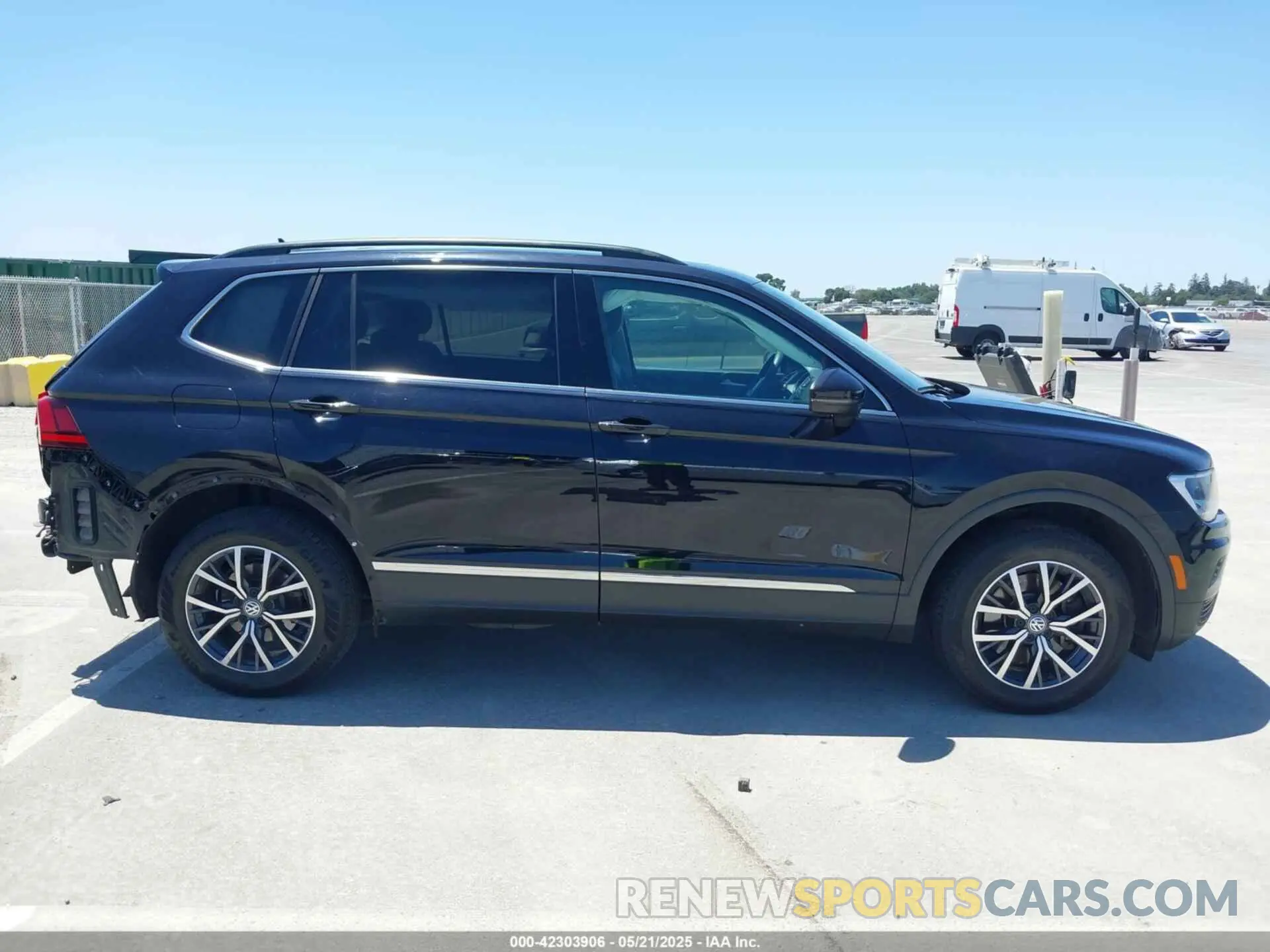 13 Фотография поврежденного автомобиля 3VV3B7AX1LM158247 VOLKSWAGEN TIGUAN 2020