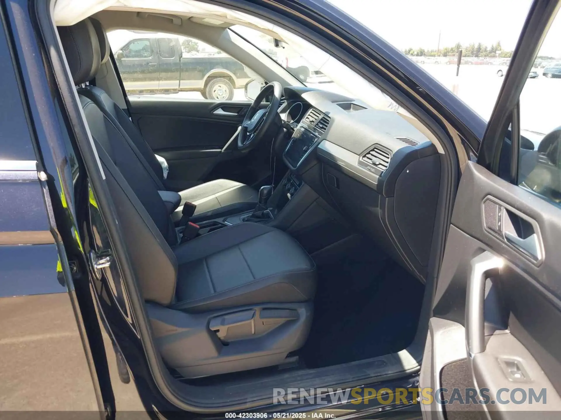 5 Фотография поврежденного автомобиля 3VV3B7AX1LM158247 VOLKSWAGEN TIGUAN 2020