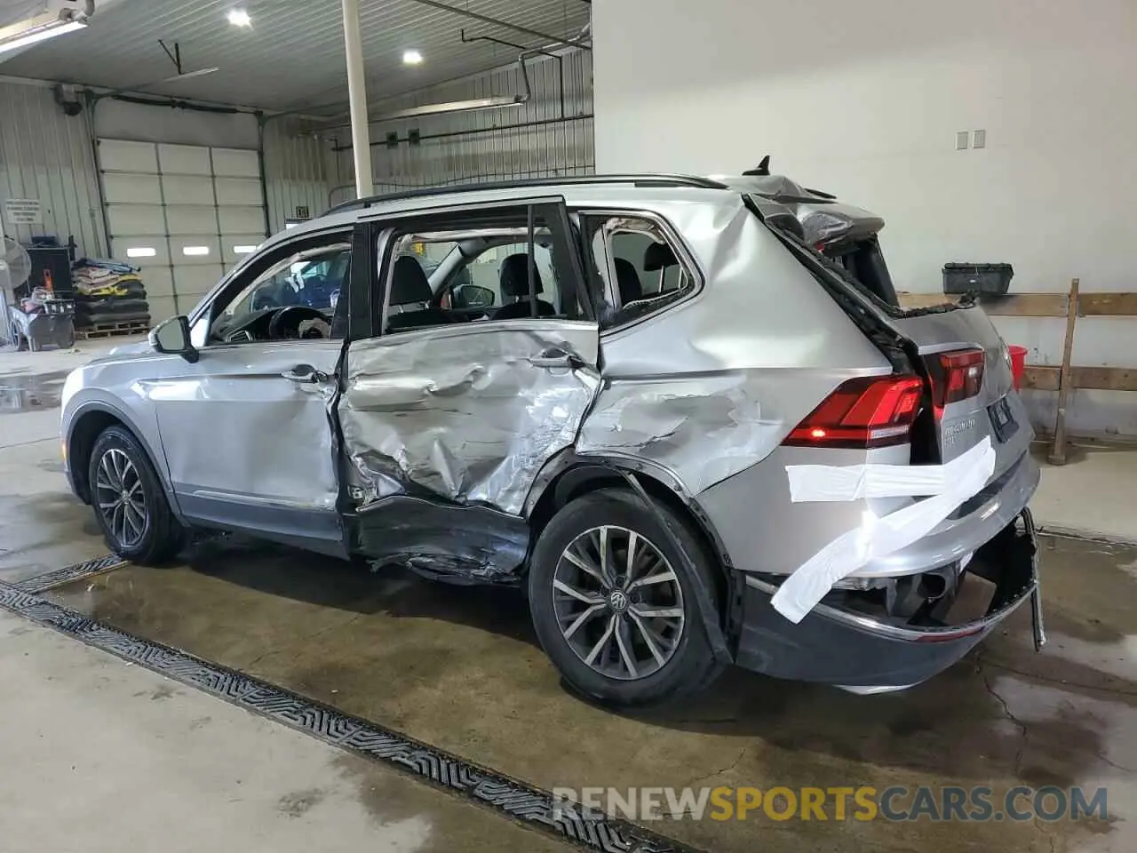 2 Photograph of a damaged car 3VV3B7AX2LM075653 VOLKSWAGEN TIGUAN 2020