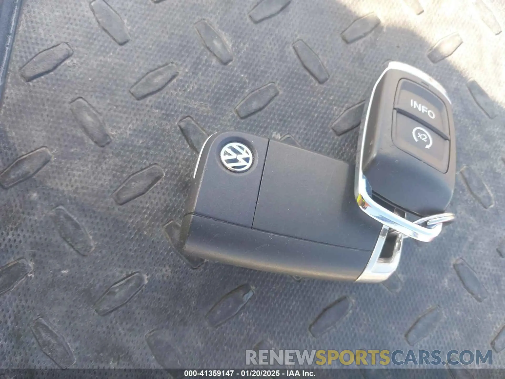 11 Photograph of a damaged car 3VV3B7AX2LM088323 VOLKSWAGEN TIGUAN 2020