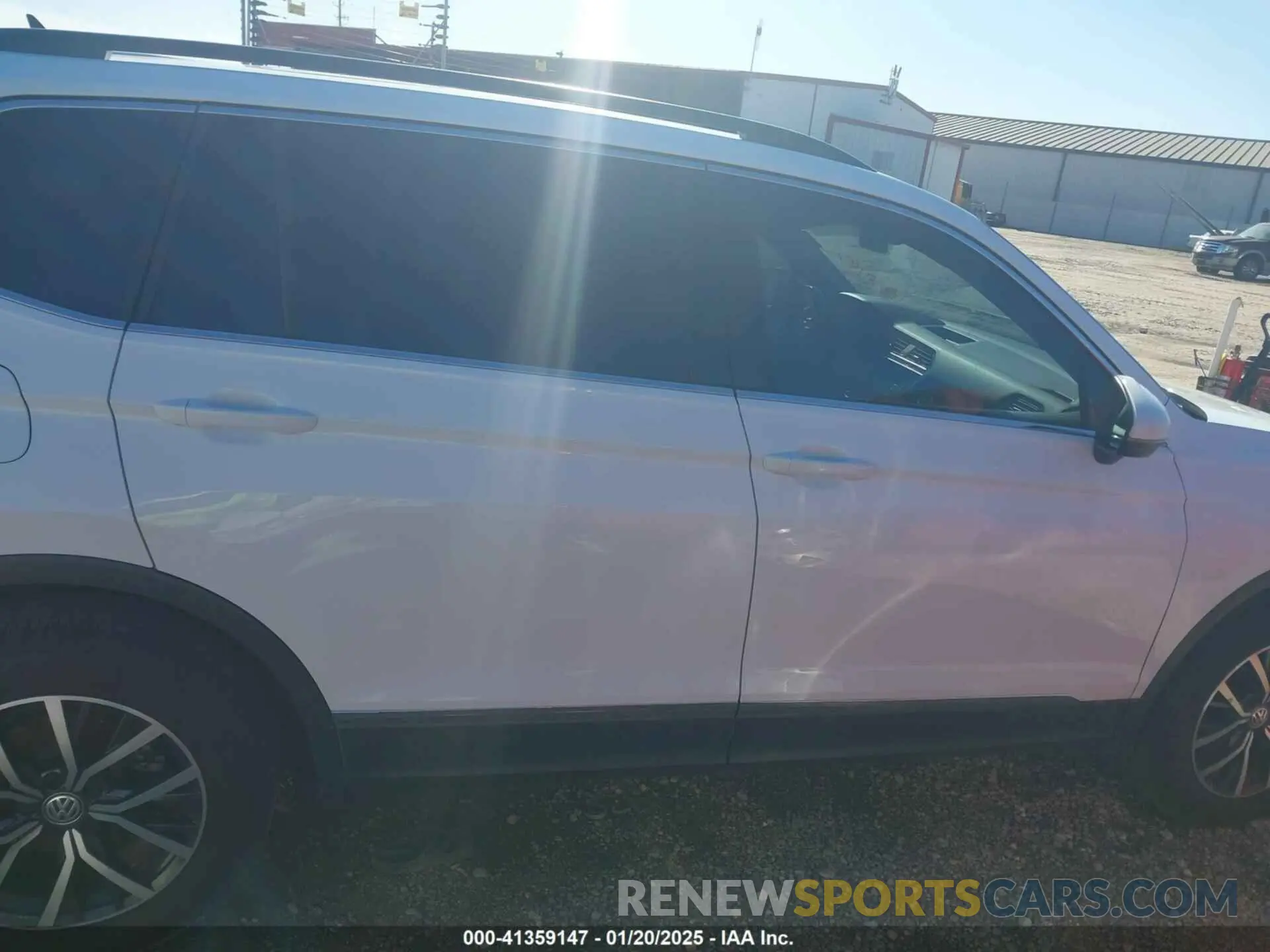 13 Photograph of a damaged car 3VV3B7AX2LM088323 VOLKSWAGEN TIGUAN 2020