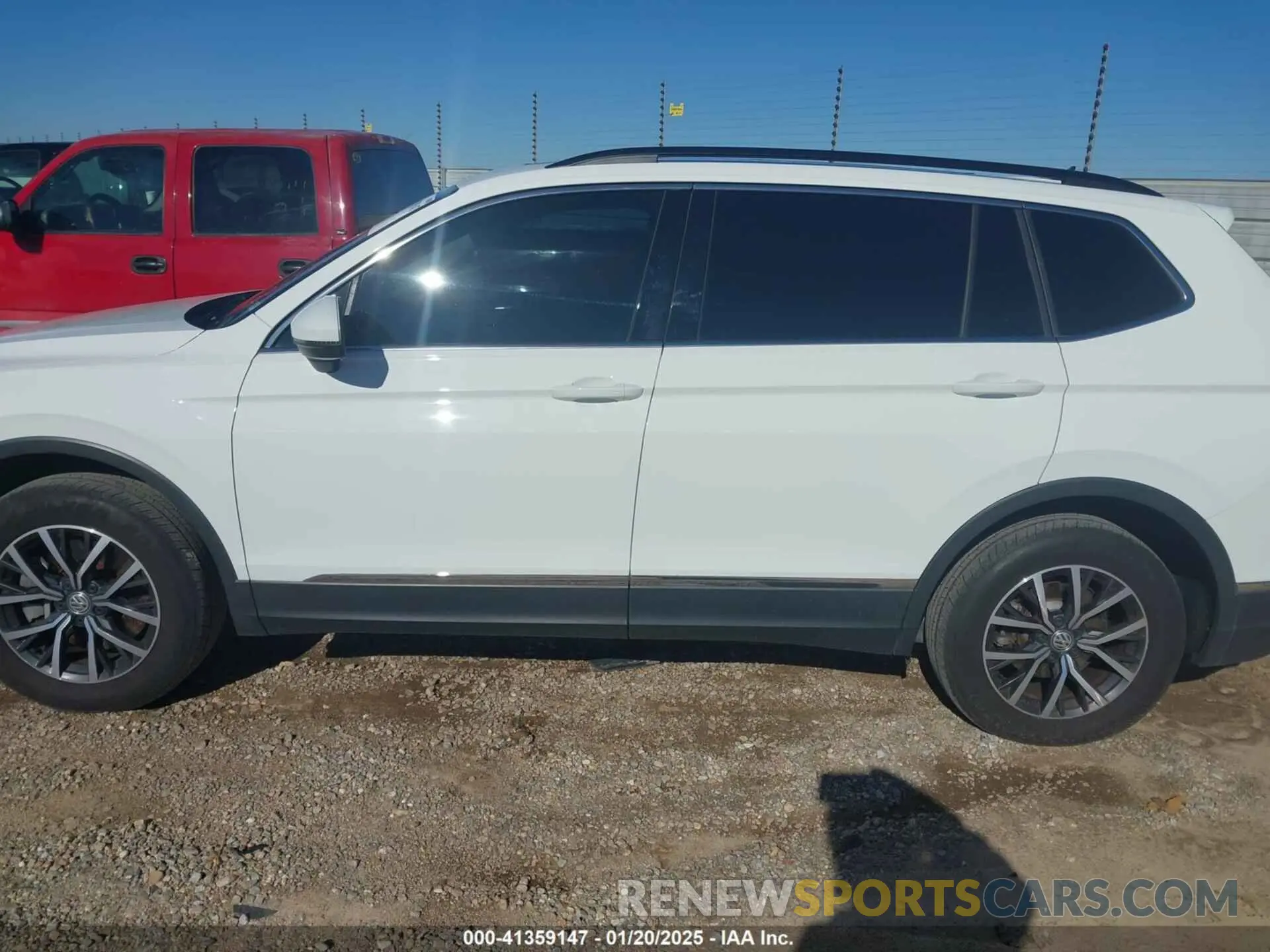 14 Photograph of a damaged car 3VV3B7AX2LM088323 VOLKSWAGEN TIGUAN 2020