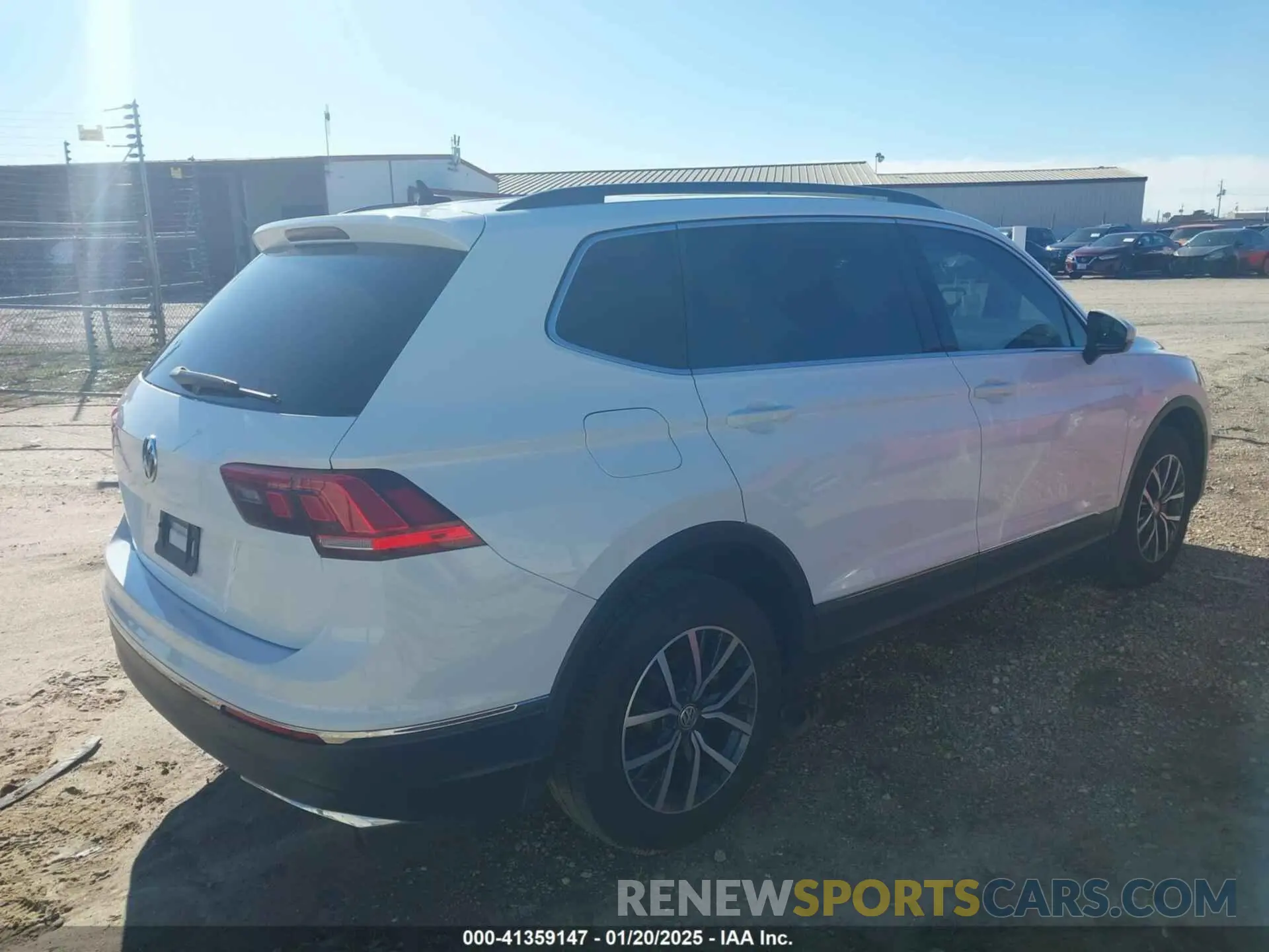 4 Photograph of a damaged car 3VV3B7AX2LM088323 VOLKSWAGEN TIGUAN 2020