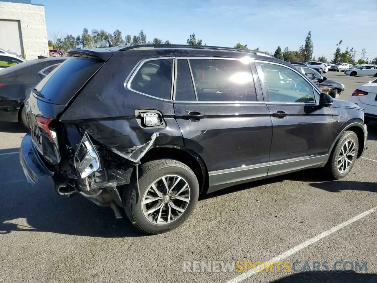 3 Photograph of a damaged car 3VV3B7AX2LM105721 VOLKSWAGEN TIGUAN 2020