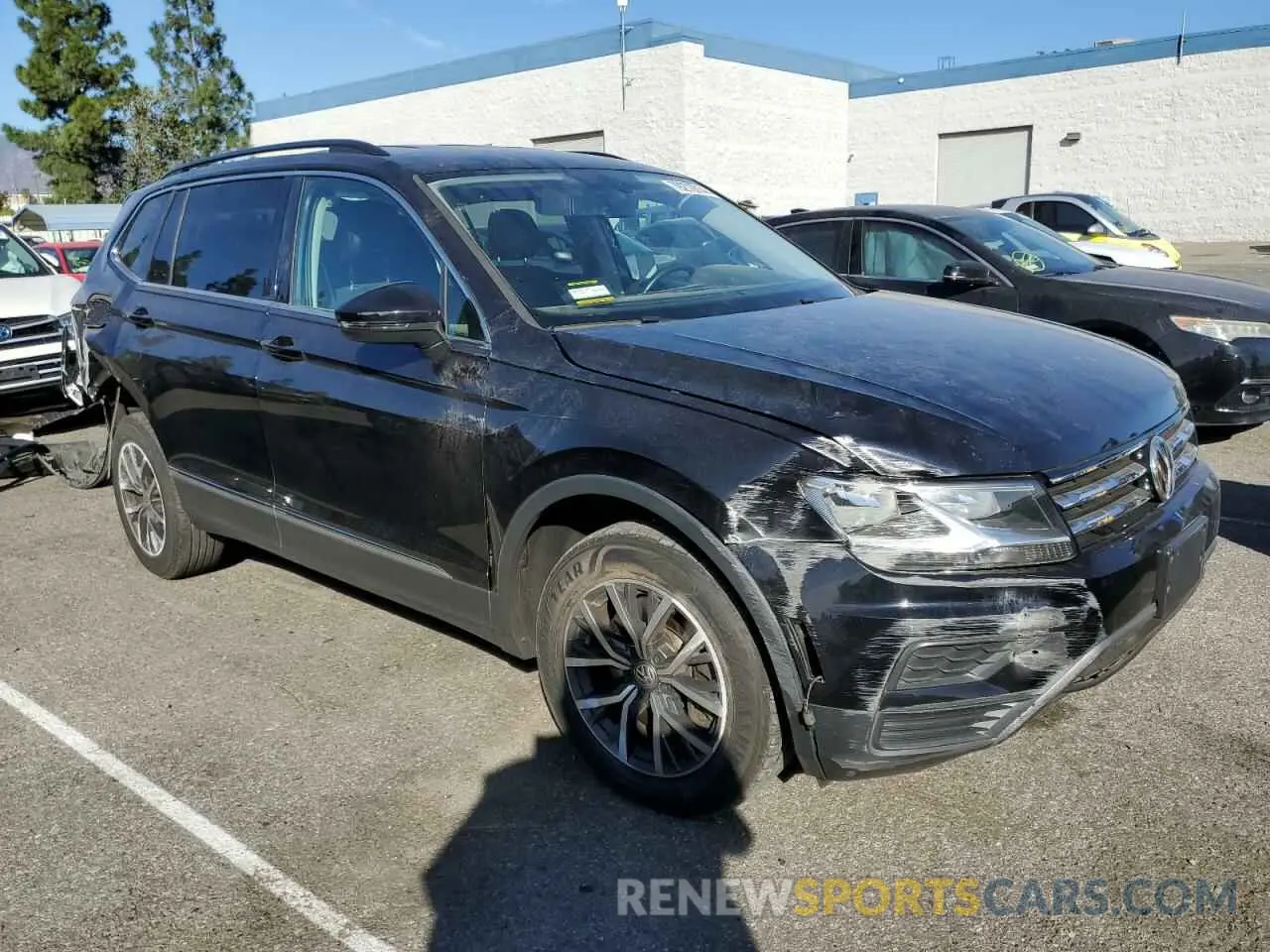 4 Photograph of a damaged car 3VV3B7AX2LM105721 VOLKSWAGEN TIGUAN 2020