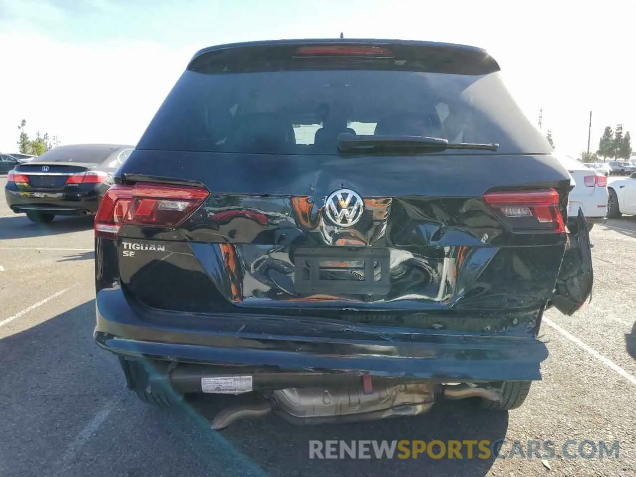 6 Photograph of a damaged car 3VV3B7AX2LM105721 VOLKSWAGEN TIGUAN 2020