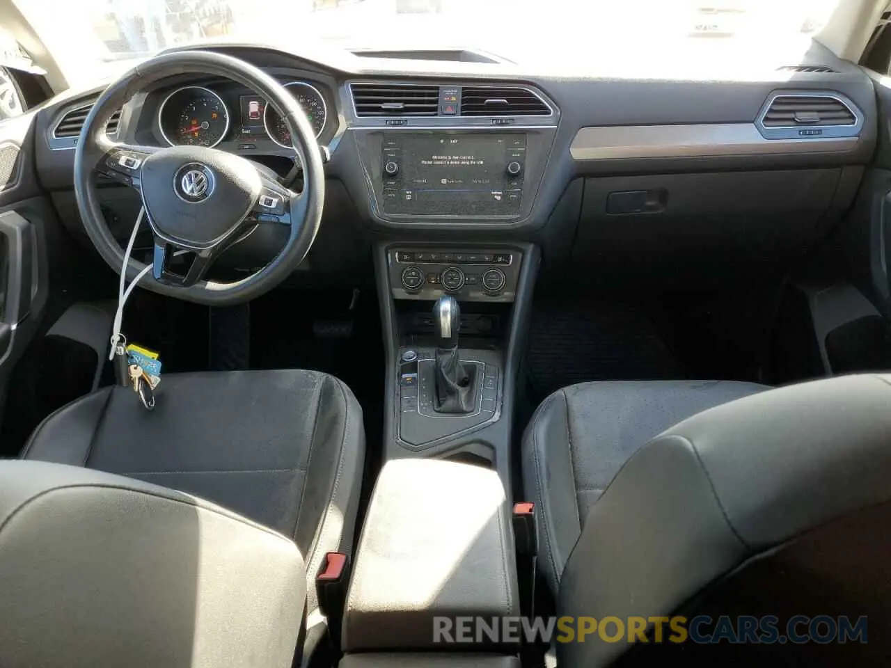 8 Photograph of a damaged car 3VV3B7AX2LM105721 VOLKSWAGEN TIGUAN 2020