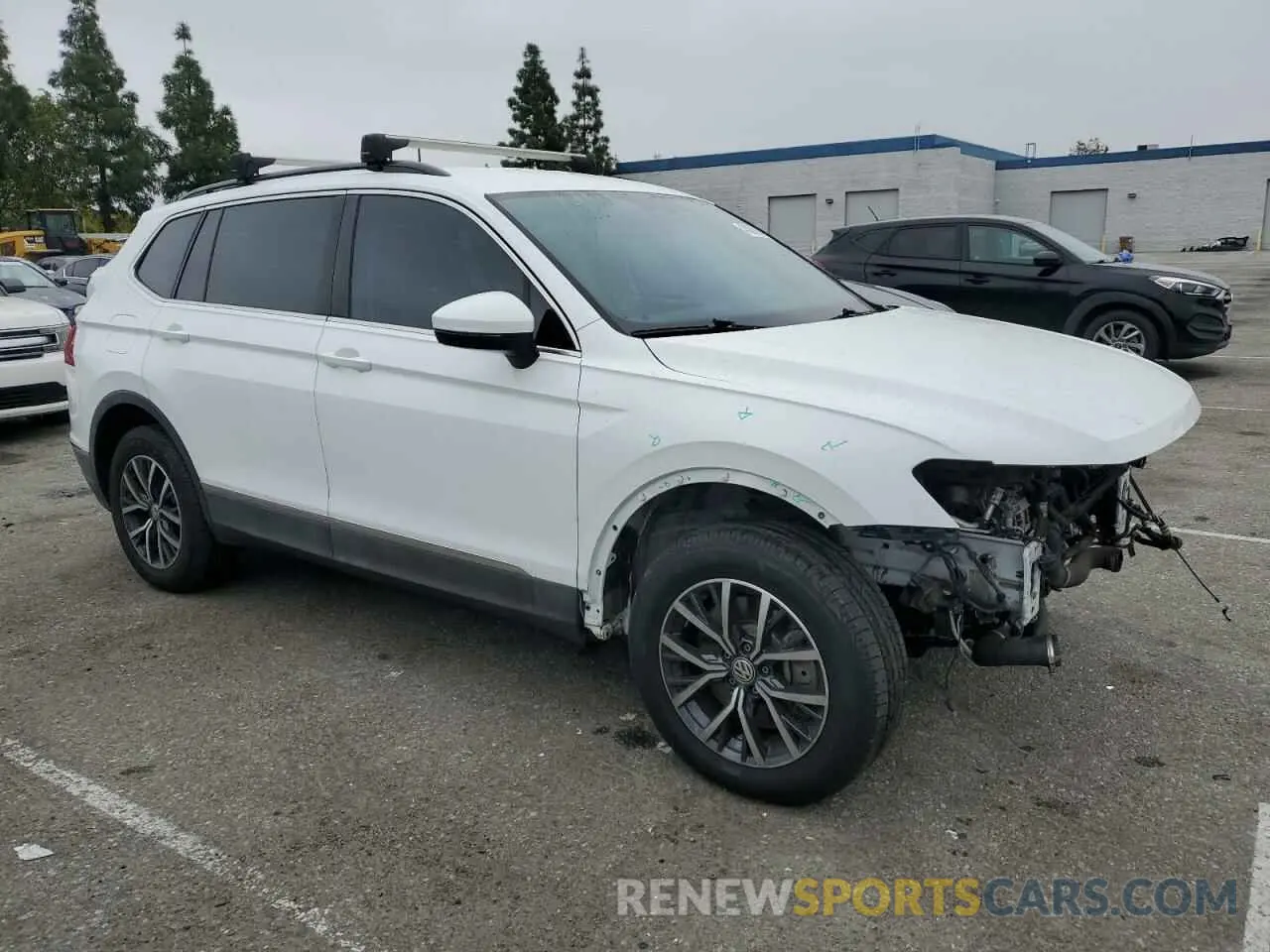 4 Photograph of a damaged car 3VV3B7AX3LM019348 VOLKSWAGEN TIGUAN 2020
