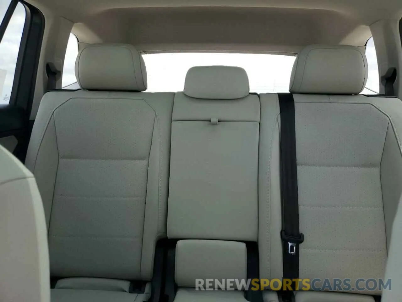 10 Photograph of a damaged car 3VV3B7AX3LM088556 VOLKSWAGEN TIGUAN 2020