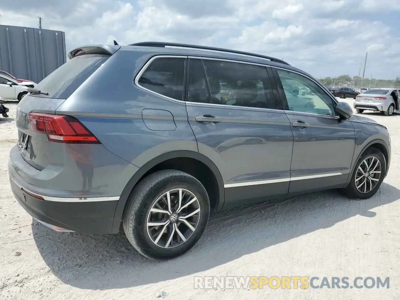 3 Photograph of a damaged car 3VV3B7AX3LM088556 VOLKSWAGEN TIGUAN 2020