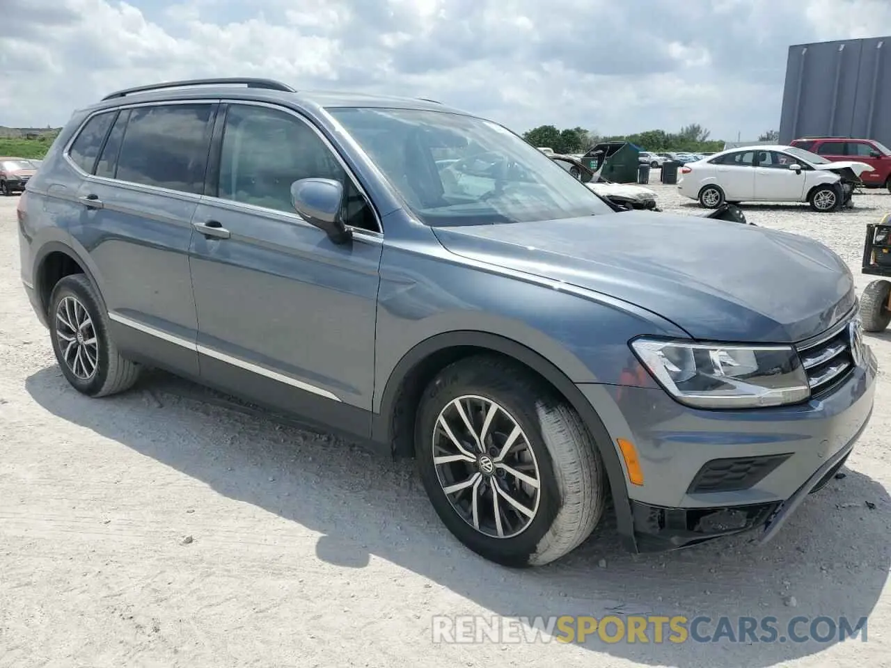 4 Photograph of a damaged car 3VV3B7AX3LM088556 VOLKSWAGEN TIGUAN 2020