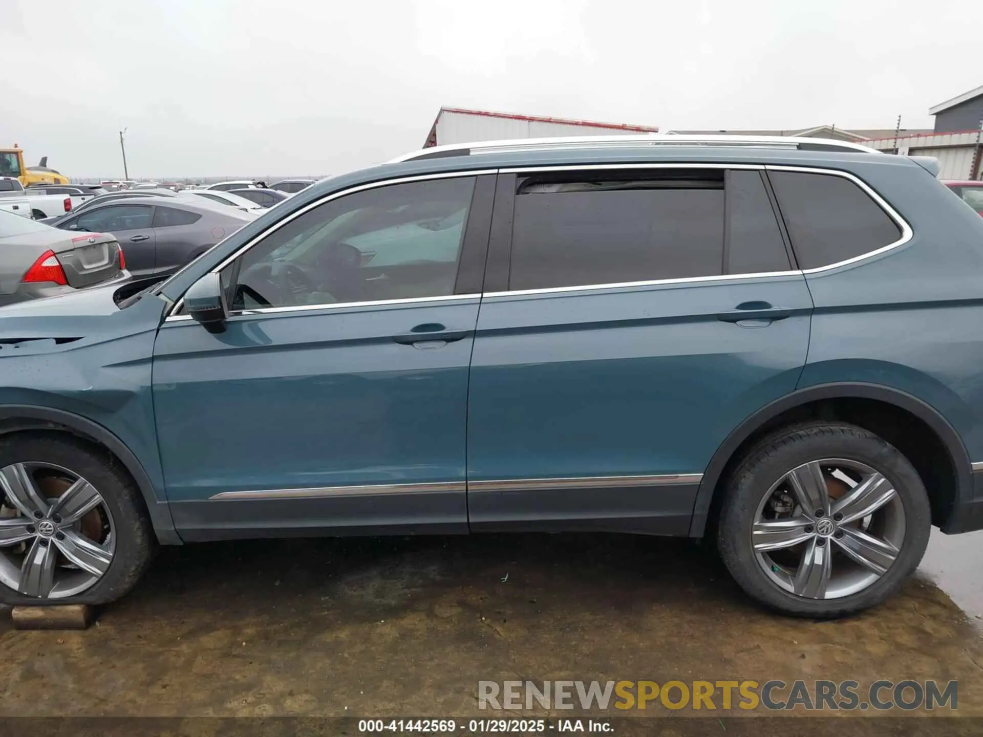 14 Photograph of a damaged car 3VV3B7AX3LM115514 VOLKSWAGEN TIGUAN 2020