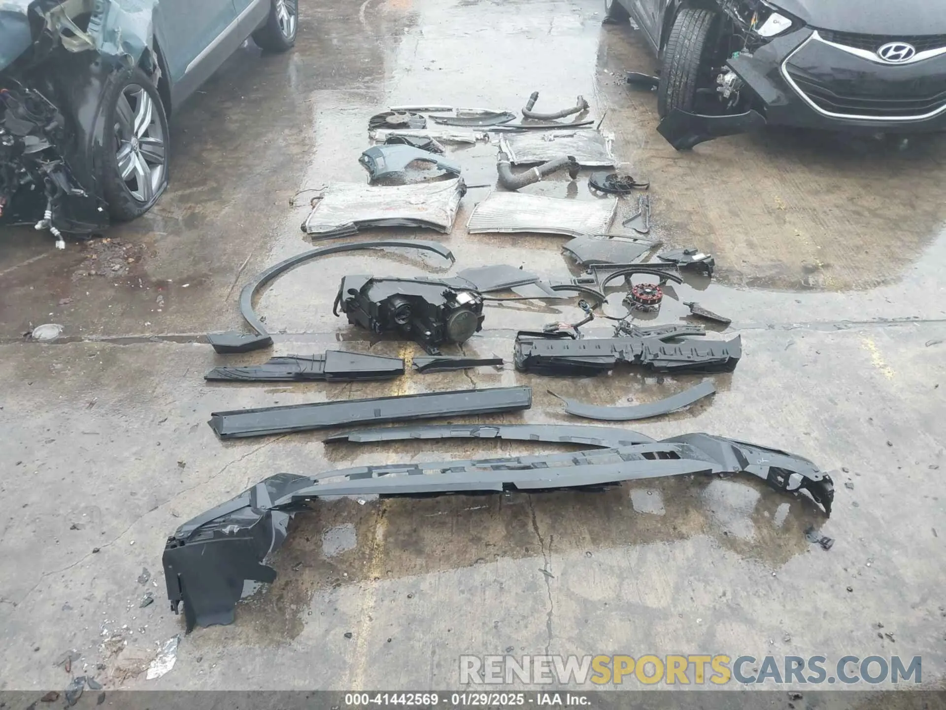 18 Photograph of a damaged car 3VV3B7AX3LM115514 VOLKSWAGEN TIGUAN 2020