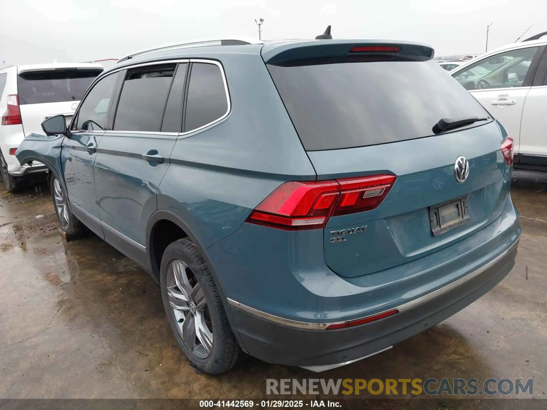3 Photograph of a damaged car 3VV3B7AX3LM115514 VOLKSWAGEN TIGUAN 2020