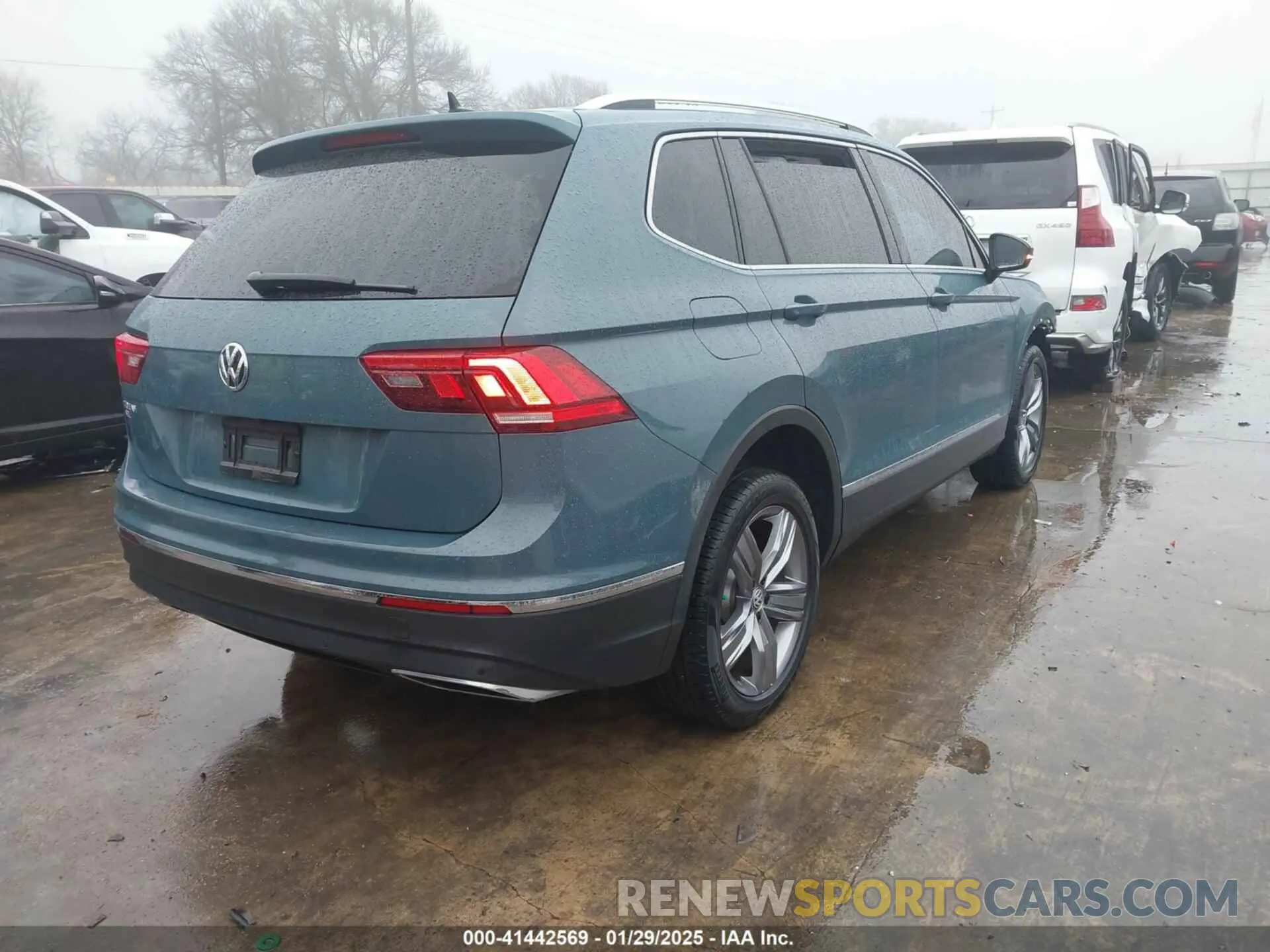 4 Photograph of a damaged car 3VV3B7AX3LM115514 VOLKSWAGEN TIGUAN 2020