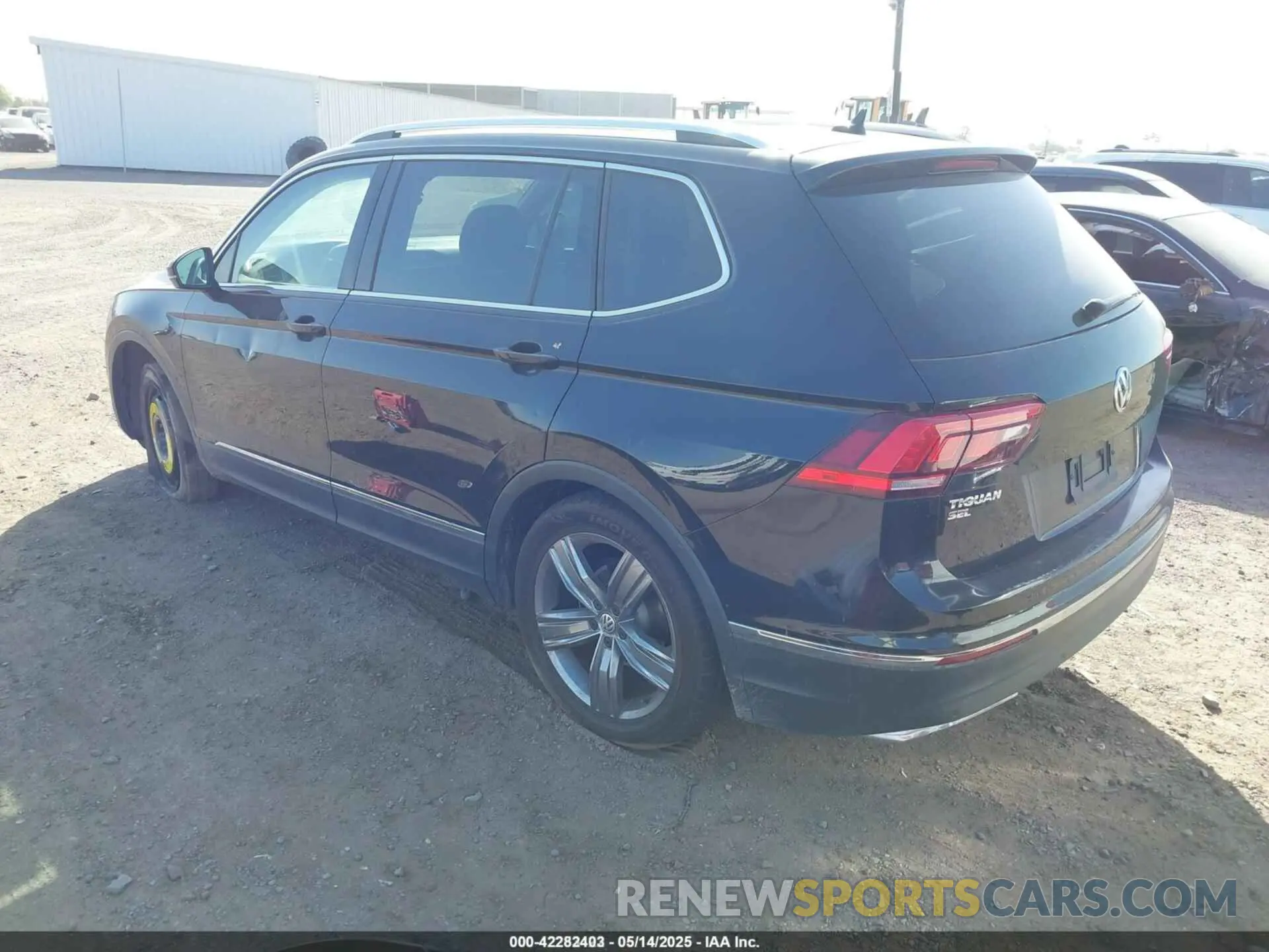 3 Photograph of a damaged car 3VV3B7AX3LM121409 VOLKSWAGEN TIGUAN 2020