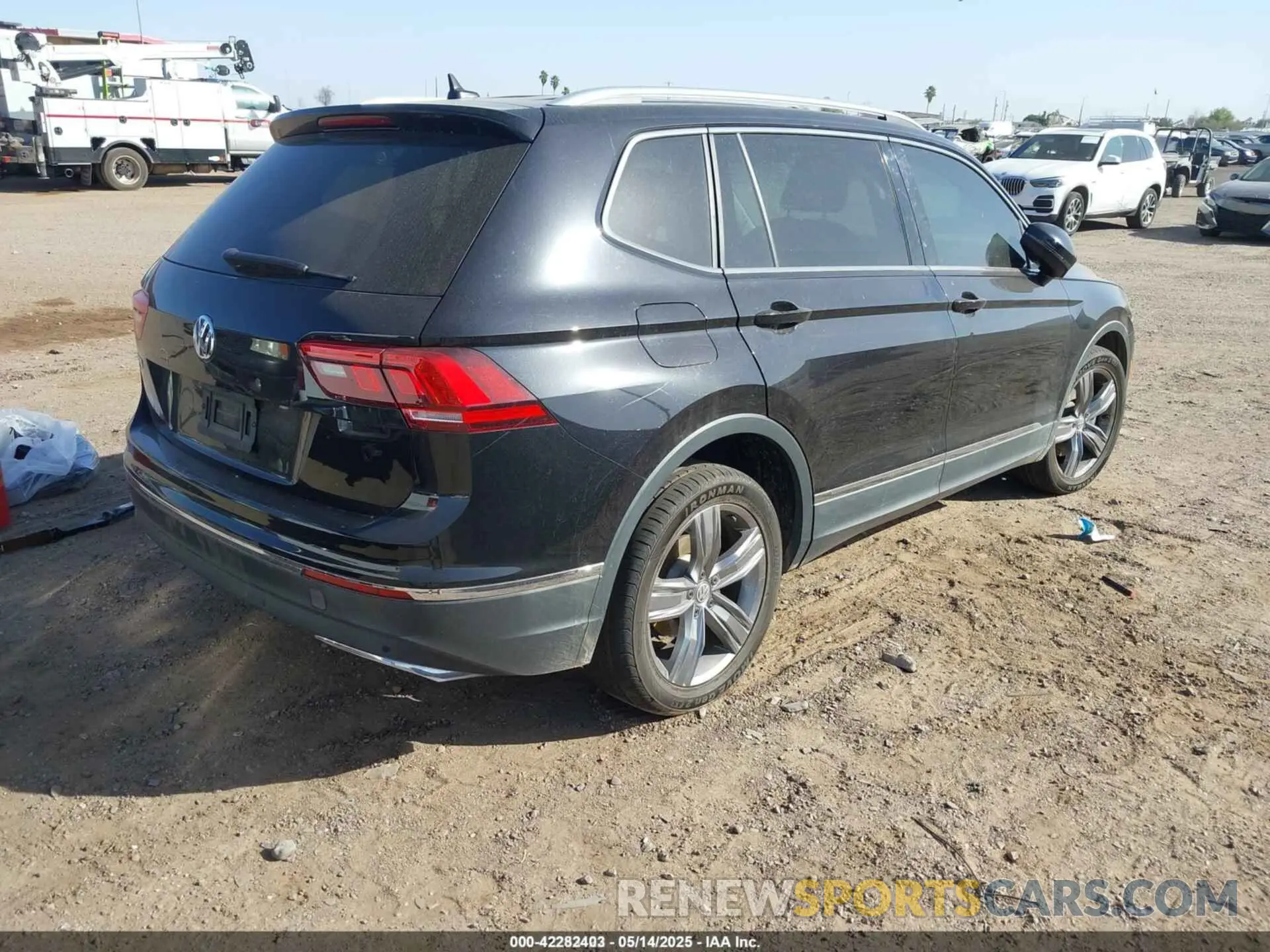 4 Photograph of a damaged car 3VV3B7AX3LM121409 VOLKSWAGEN TIGUAN 2020