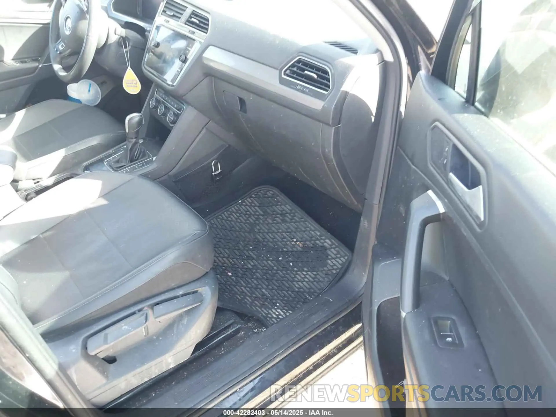 5 Photograph of a damaged car 3VV3B7AX3LM121409 VOLKSWAGEN TIGUAN 2020