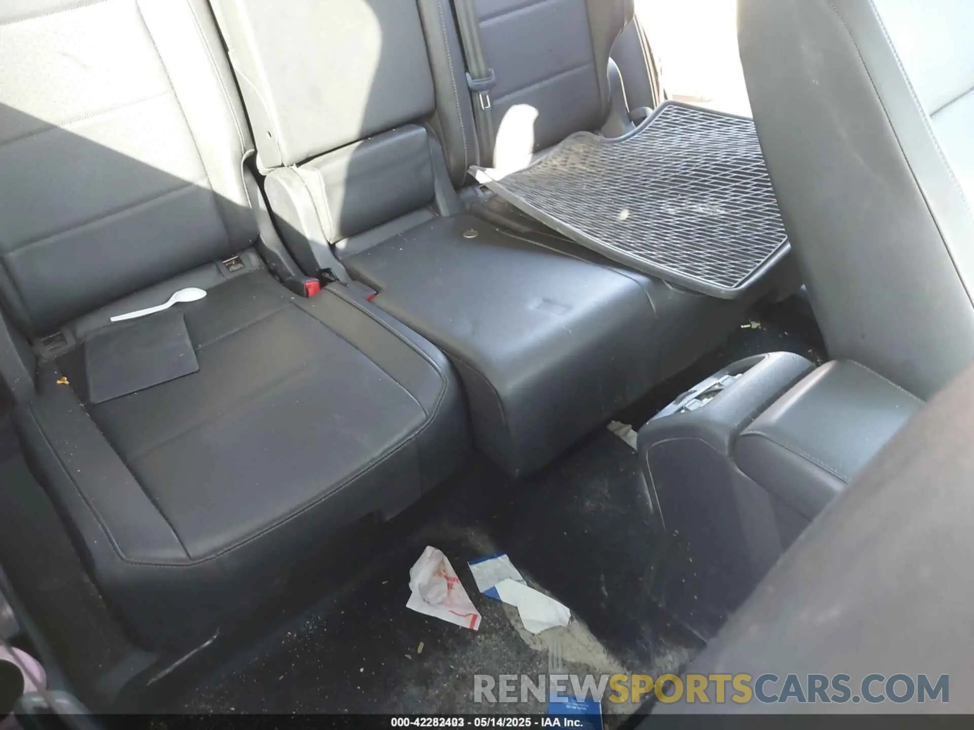 8 Photograph of a damaged car 3VV3B7AX3LM121409 VOLKSWAGEN TIGUAN 2020