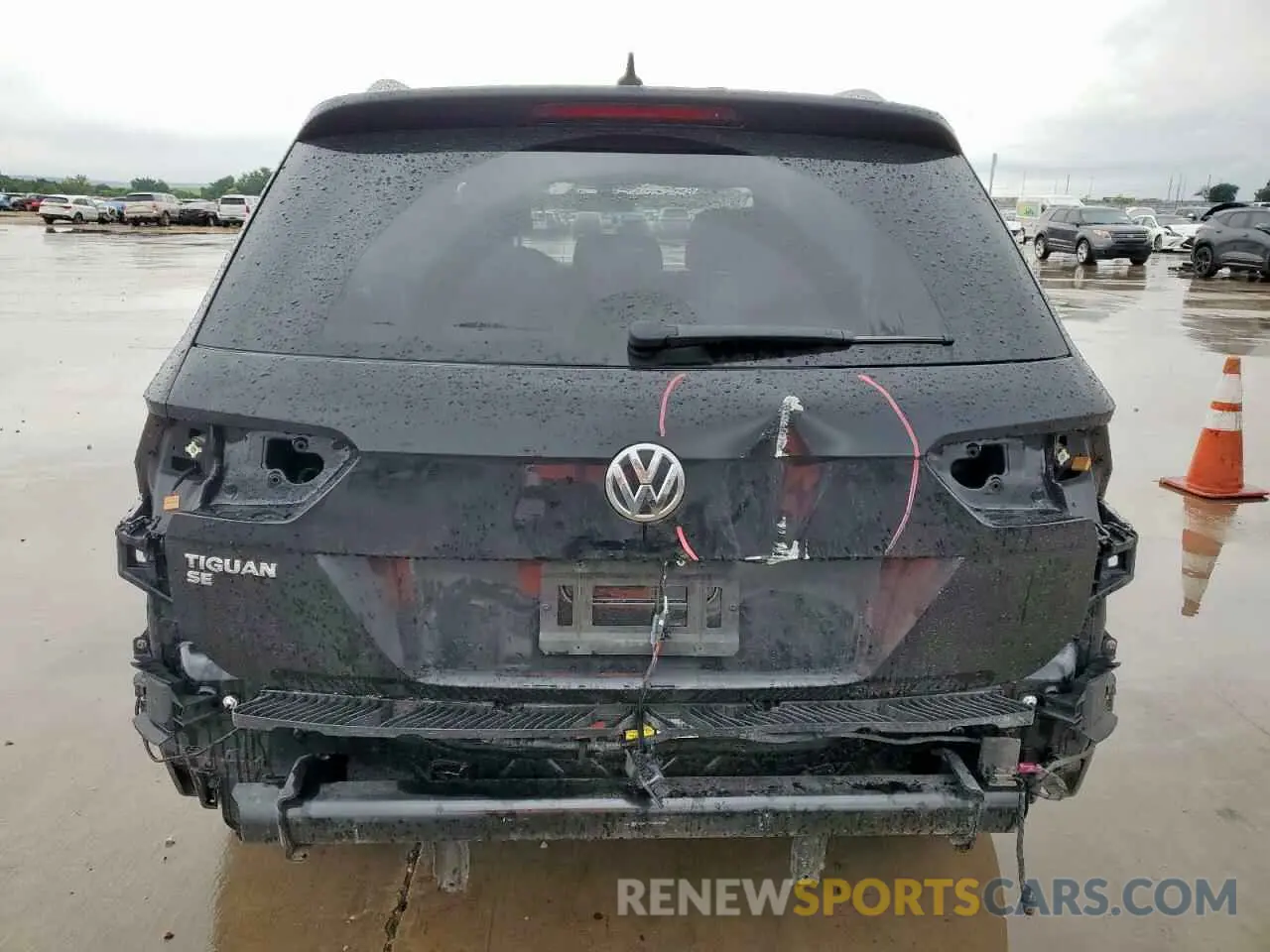 6 Photograph of a damaged car 3VV3B7AX3LM132894 VOLKSWAGEN TIGUAN 2020