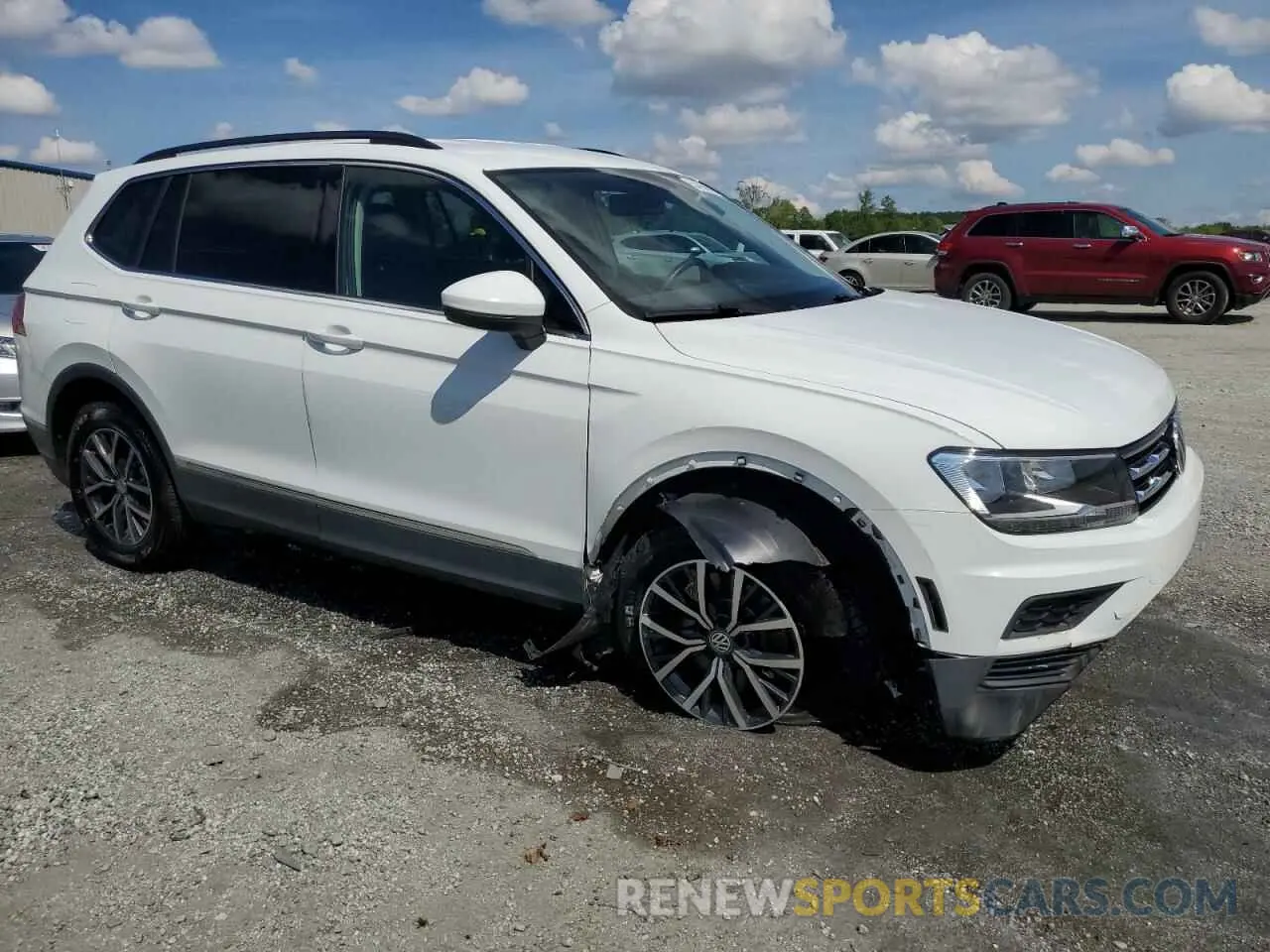 4 Photograph of a damaged car 3VV3B7AX4LM058417 VOLKSWAGEN TIGUAN 2020