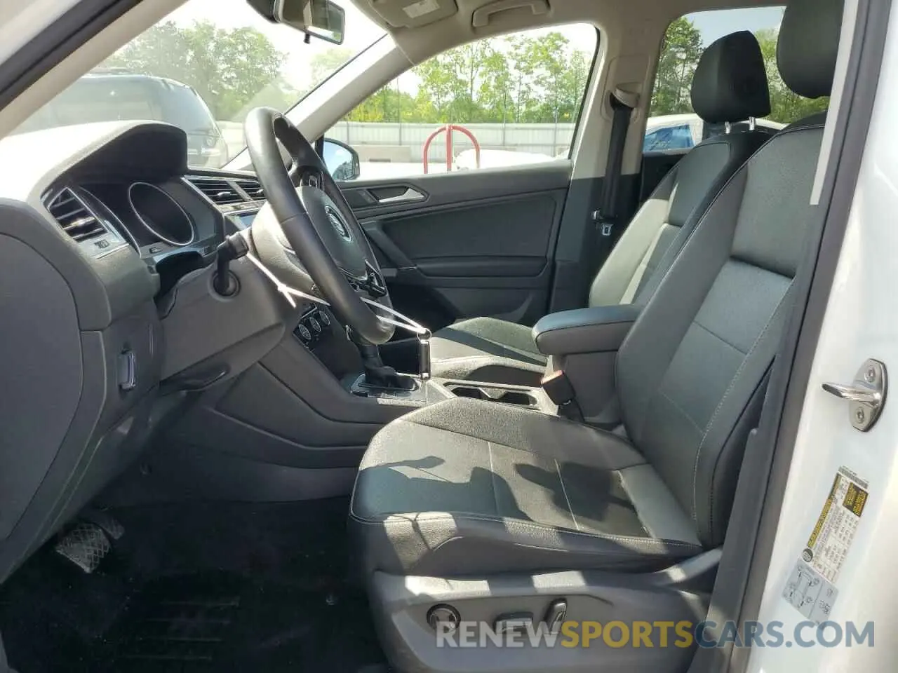 7 Photograph of a damaged car 3VV3B7AX4LM058417 VOLKSWAGEN TIGUAN 2020