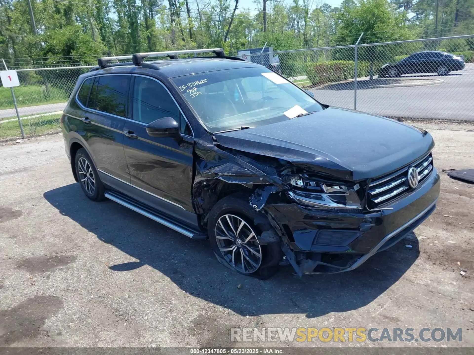 1 Photograph of a damaged car 3VV3B7AX4LM120172 VOLKSWAGEN TIGUAN 2020