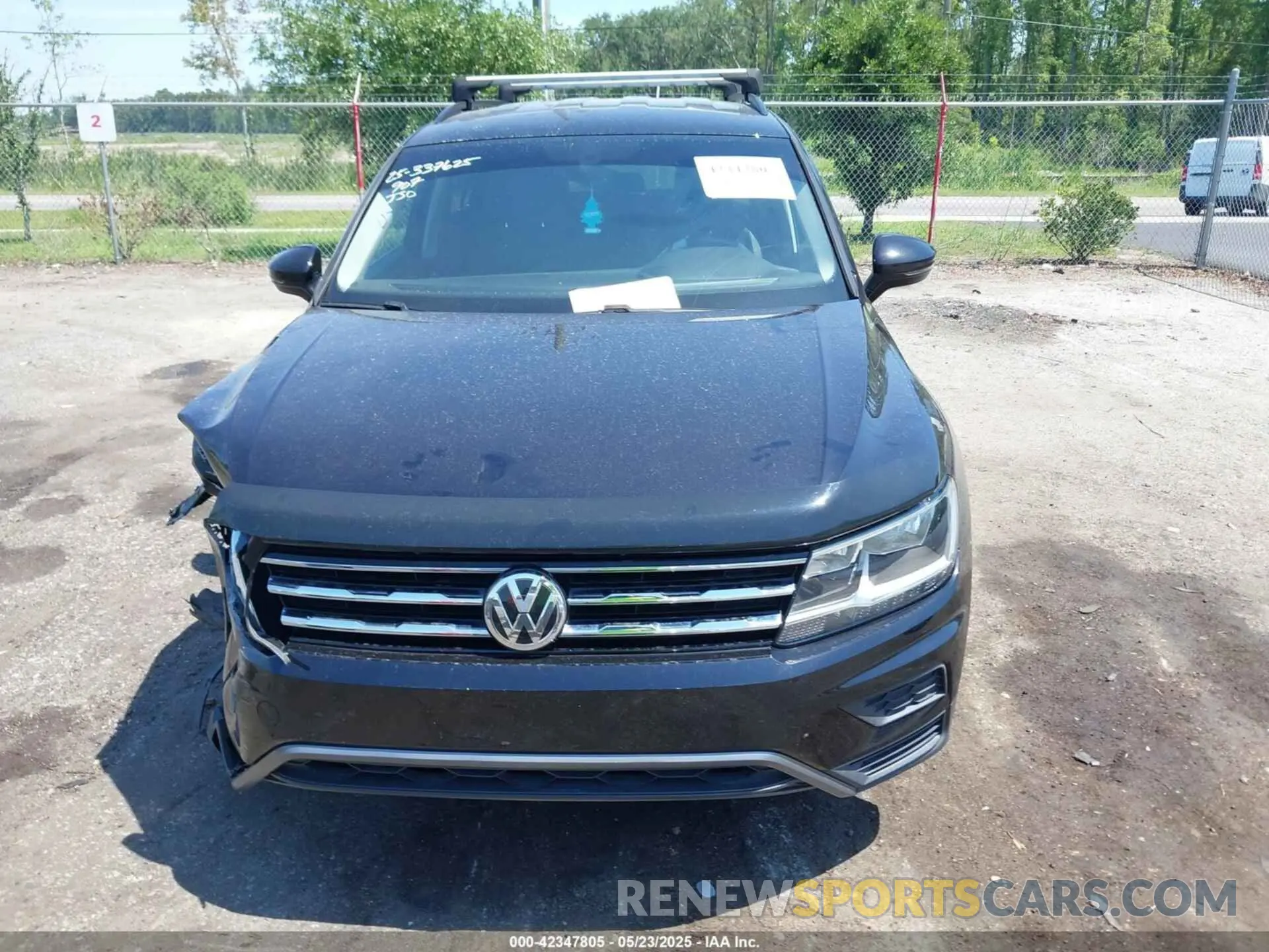 11 Photograph of a damaged car 3VV3B7AX4LM120172 VOLKSWAGEN TIGUAN 2020