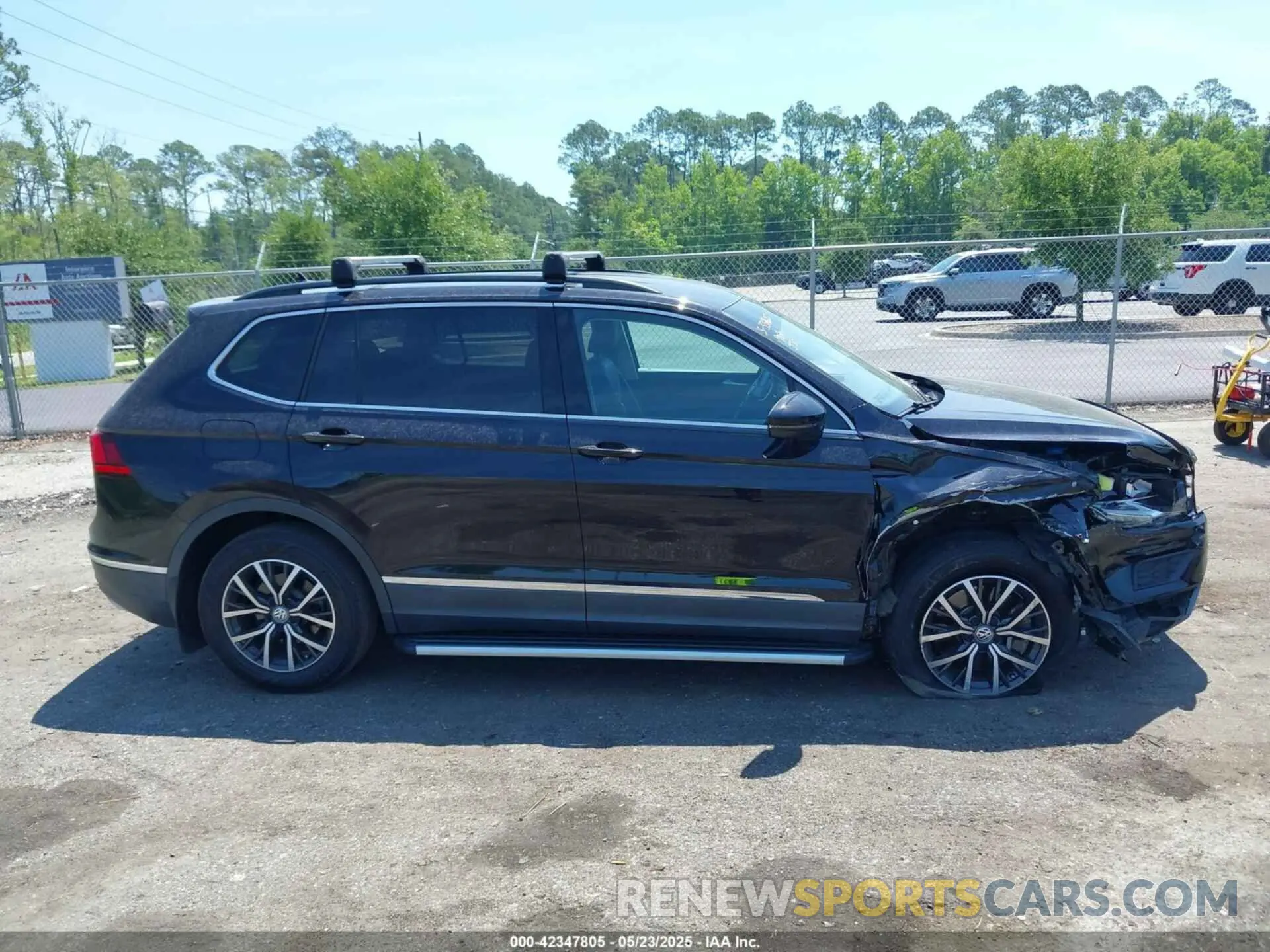 12 Photograph of a damaged car 3VV3B7AX4LM120172 VOLKSWAGEN TIGUAN 2020