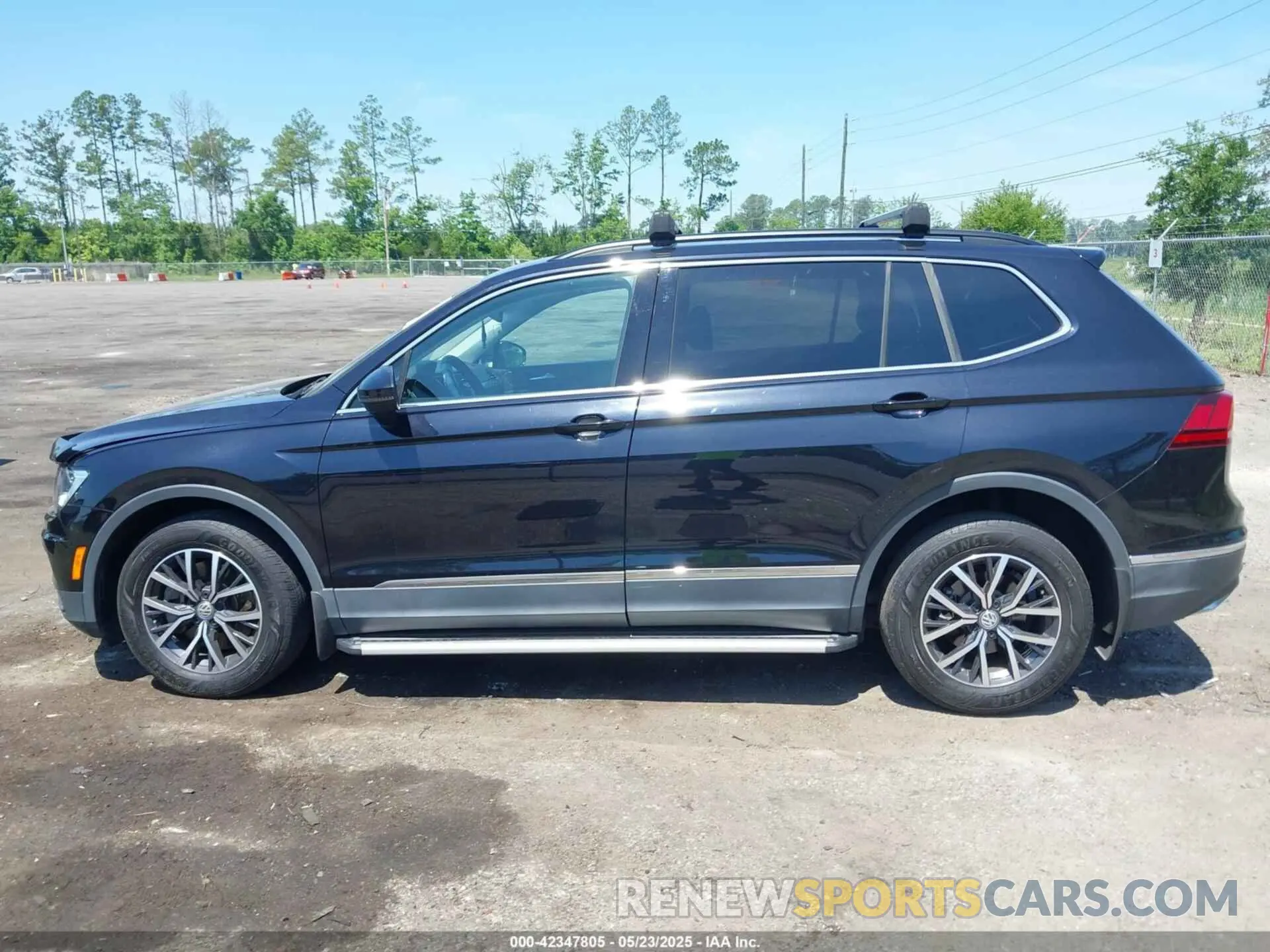 13 Photograph of a damaged car 3VV3B7AX4LM120172 VOLKSWAGEN TIGUAN 2020