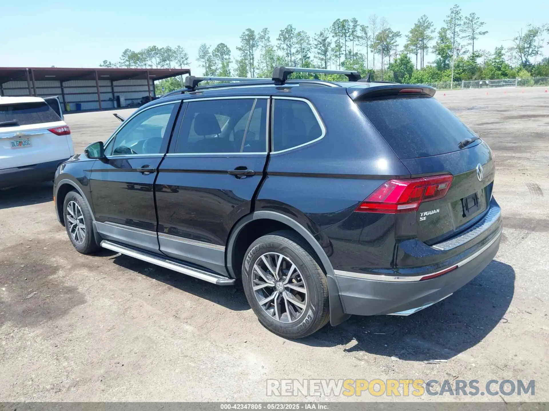 3 Photograph of a damaged car 3VV3B7AX4LM120172 VOLKSWAGEN TIGUAN 2020