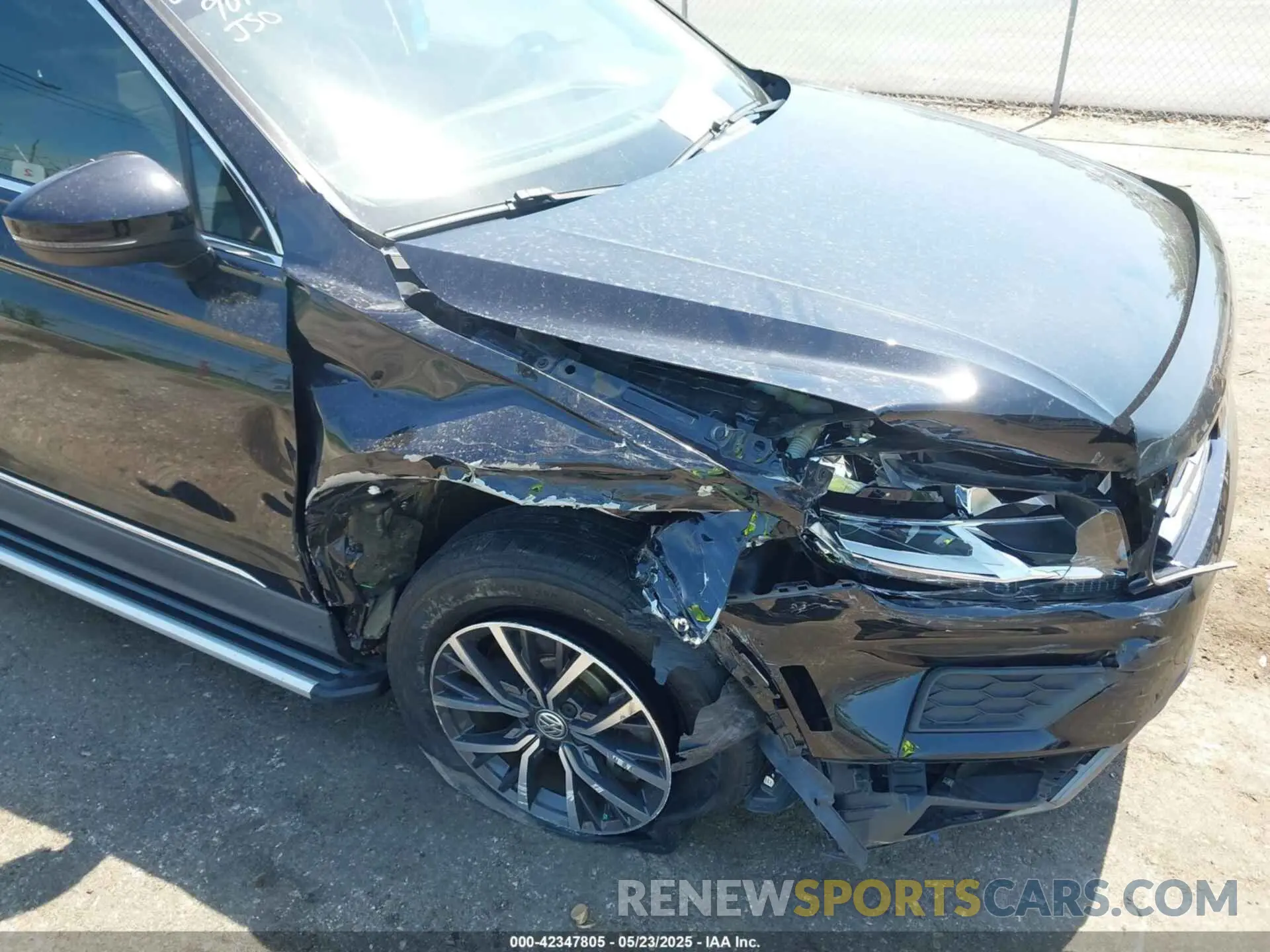 6 Photograph of a damaged car 3VV3B7AX4LM120172 VOLKSWAGEN TIGUAN 2020