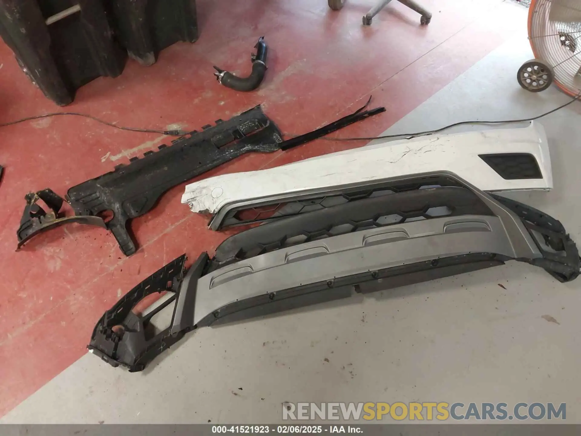 12 Photograph of a damaged car 3VV3B7AX4LM141023 VOLKSWAGEN TIGUAN 2020