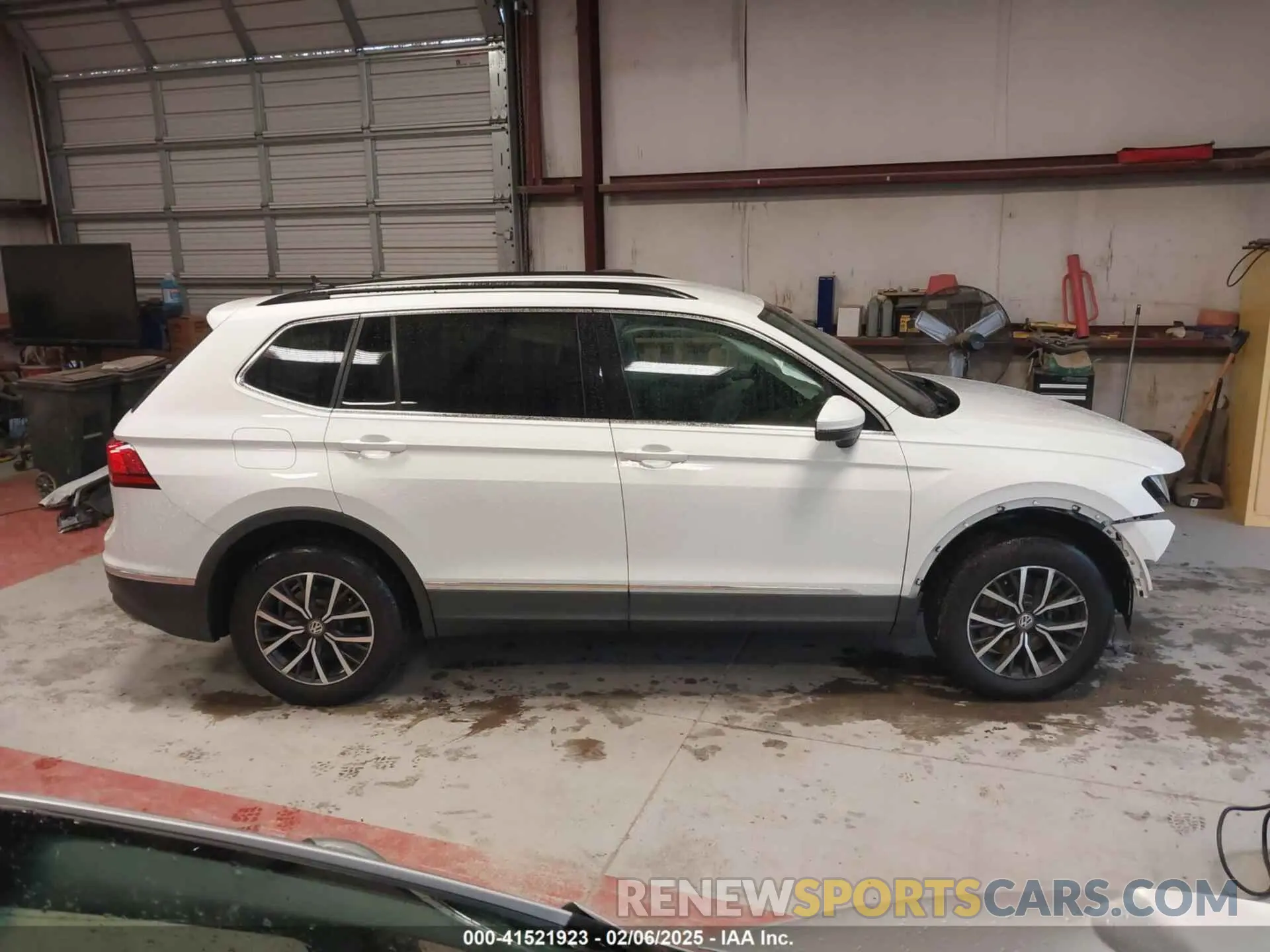 14 Photograph of a damaged car 3VV3B7AX4LM141023 VOLKSWAGEN TIGUAN 2020