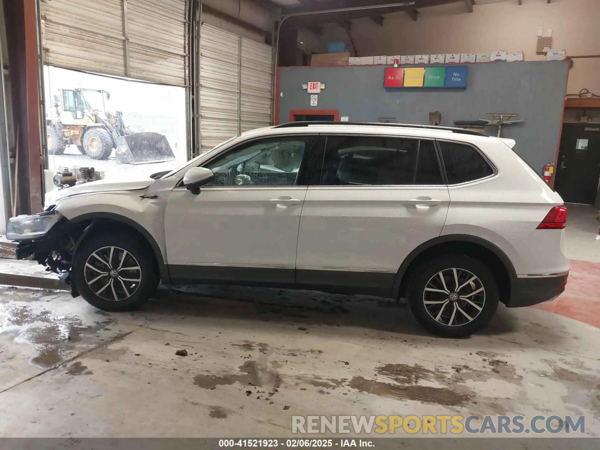 15 Photograph of a damaged car 3VV3B7AX4LM141023 VOLKSWAGEN TIGUAN 2020