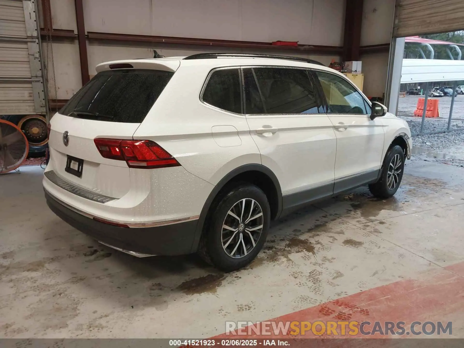 4 Photograph of a damaged car 3VV3B7AX4LM141023 VOLKSWAGEN TIGUAN 2020