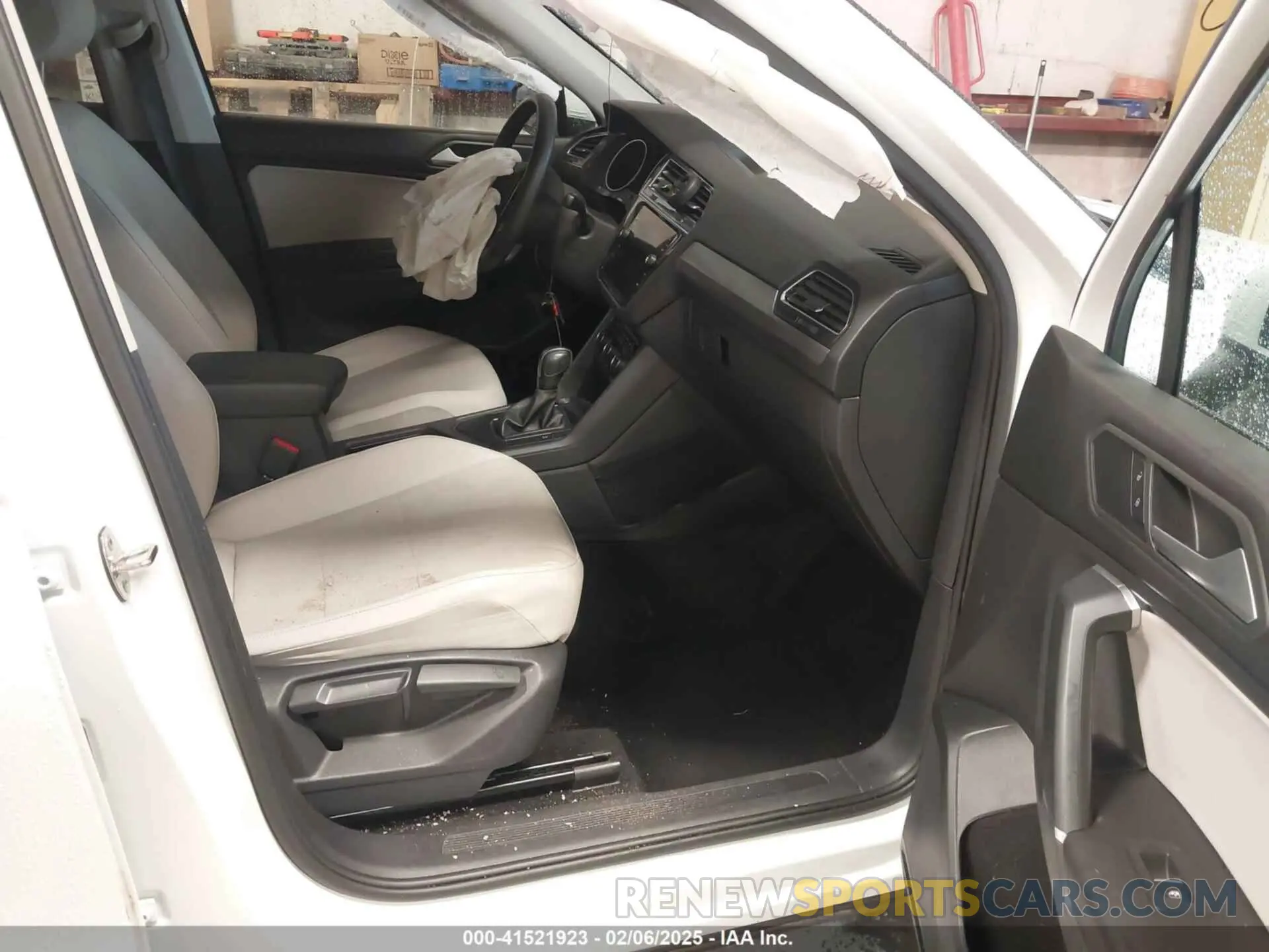 5 Photograph of a damaged car 3VV3B7AX4LM141023 VOLKSWAGEN TIGUAN 2020