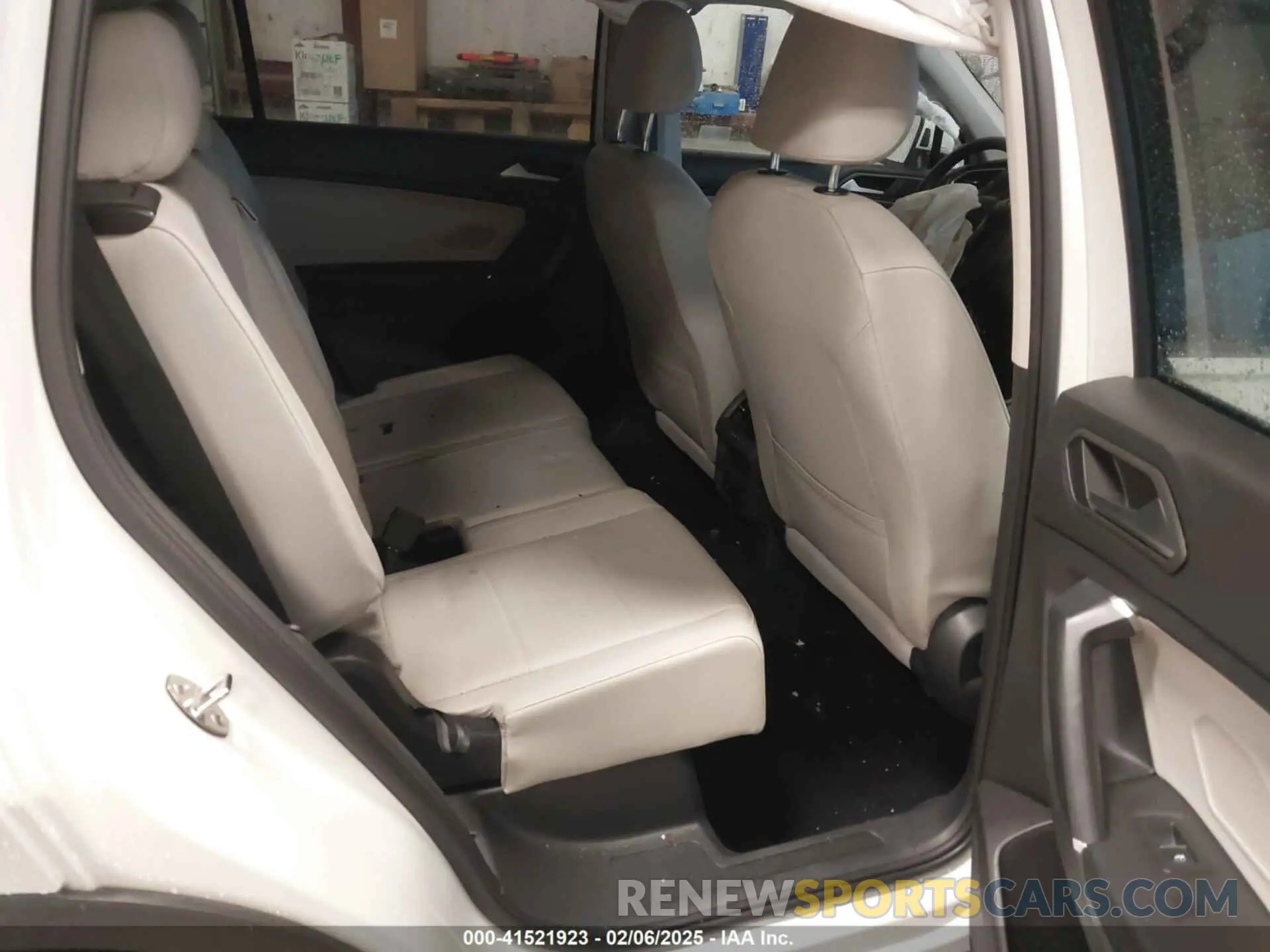 8 Photograph of a damaged car 3VV3B7AX4LM141023 VOLKSWAGEN TIGUAN 2020