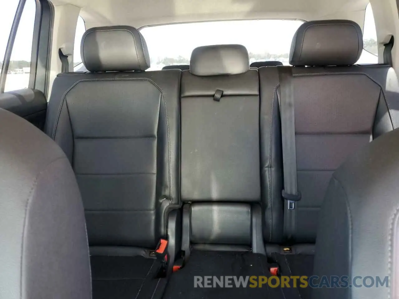 10 Photograph of a damaged car 3VV3B7AX4LM158288 VOLKSWAGEN TIGUAN 2020