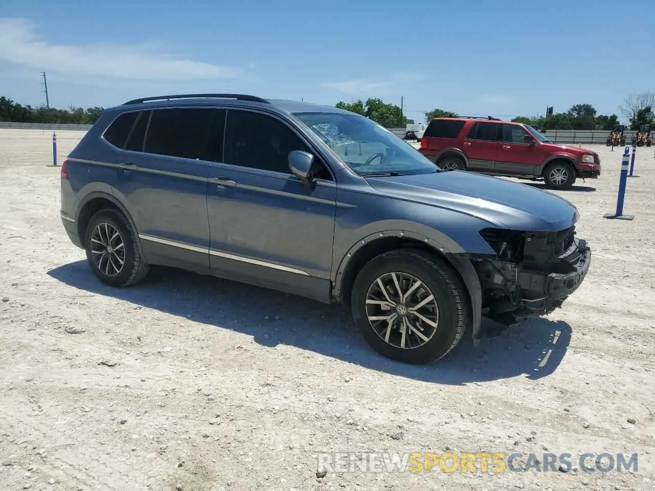4 Photograph of a damaged car 3VV3B7AX4LM158288 VOLKSWAGEN TIGUAN 2020