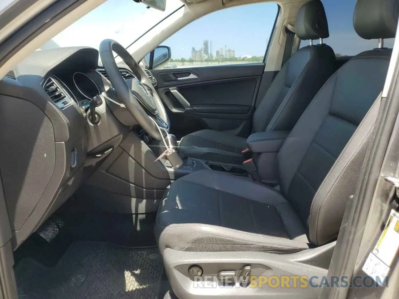 7 Photograph of a damaged car 3VV3B7AX4LM158288 VOLKSWAGEN TIGUAN 2020