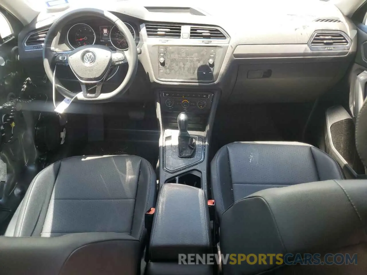 8 Photograph of a damaged car 3VV3B7AX4LM158288 VOLKSWAGEN TIGUAN 2020