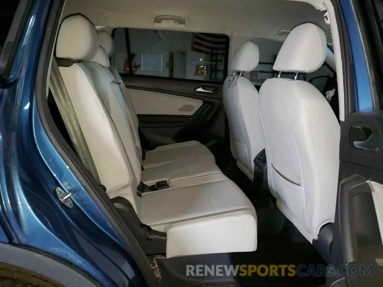11 Photograph of a damaged car 3VV3B7AX5LM017570 VOLKSWAGEN TIGUAN 2020