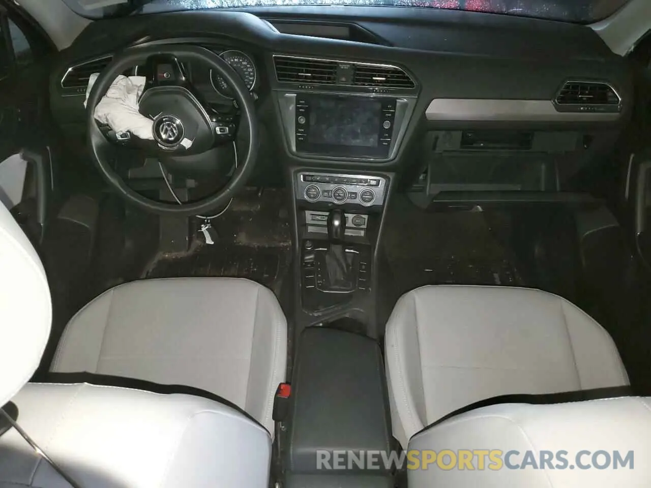 8 Photograph of a damaged car 3VV3B7AX5LM017570 VOLKSWAGEN TIGUAN 2020