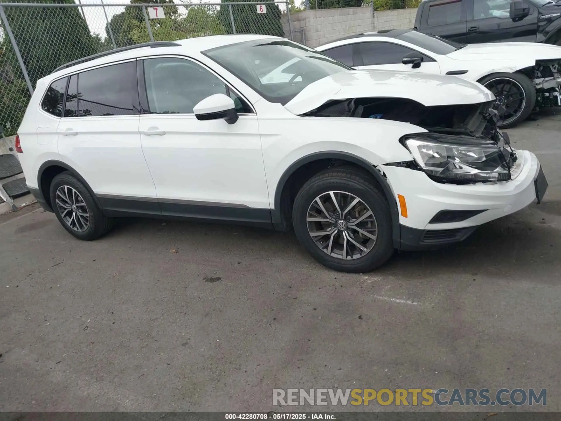 13 Photograph of a damaged car 3VV3B7AX6LM182754 VOLKSWAGEN TIGUAN 2020