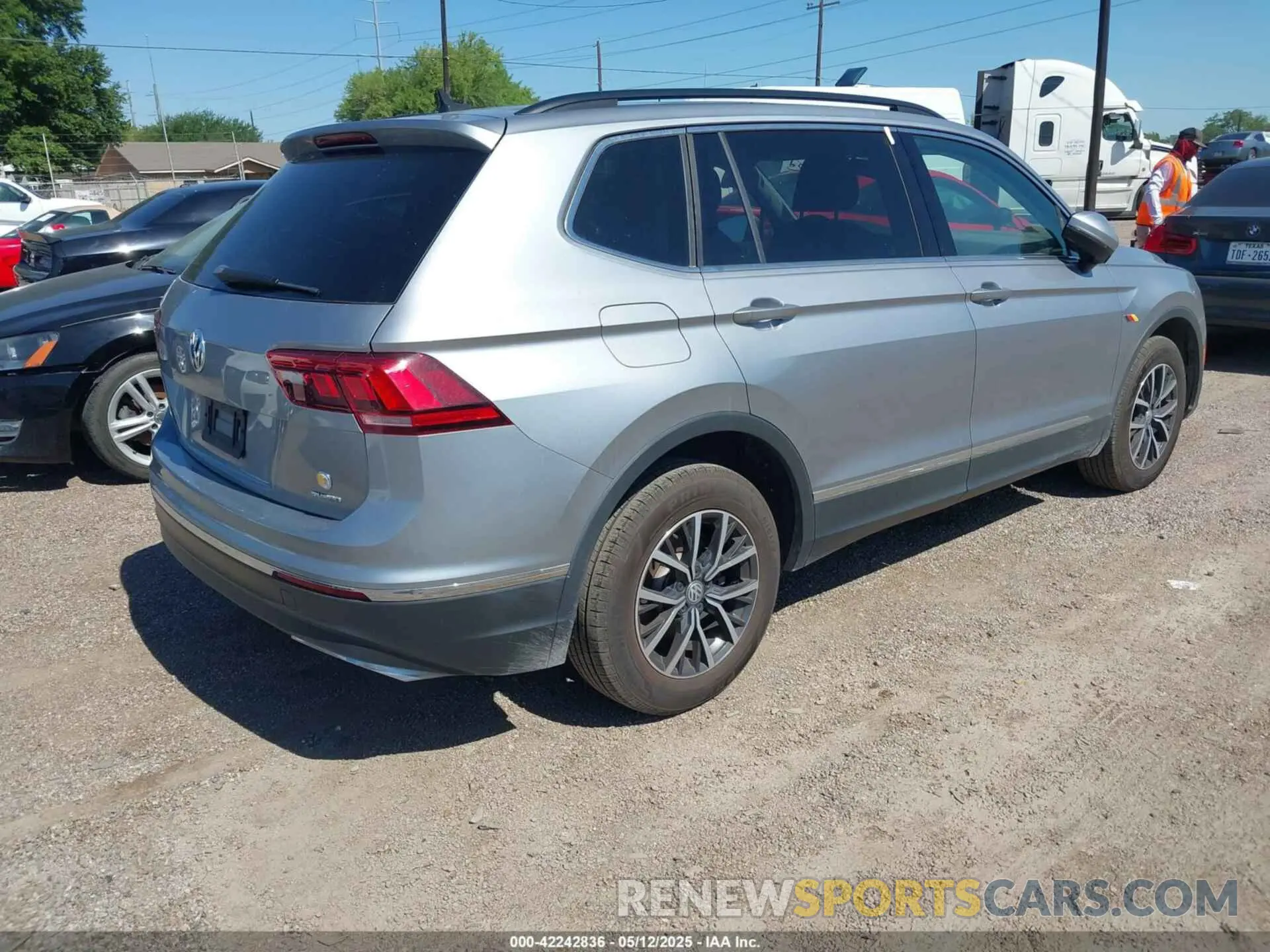 4 Фотография поврежденного автомобиля 3VV3B7AX7LM035035 VOLKSWAGEN TIGUAN 2020