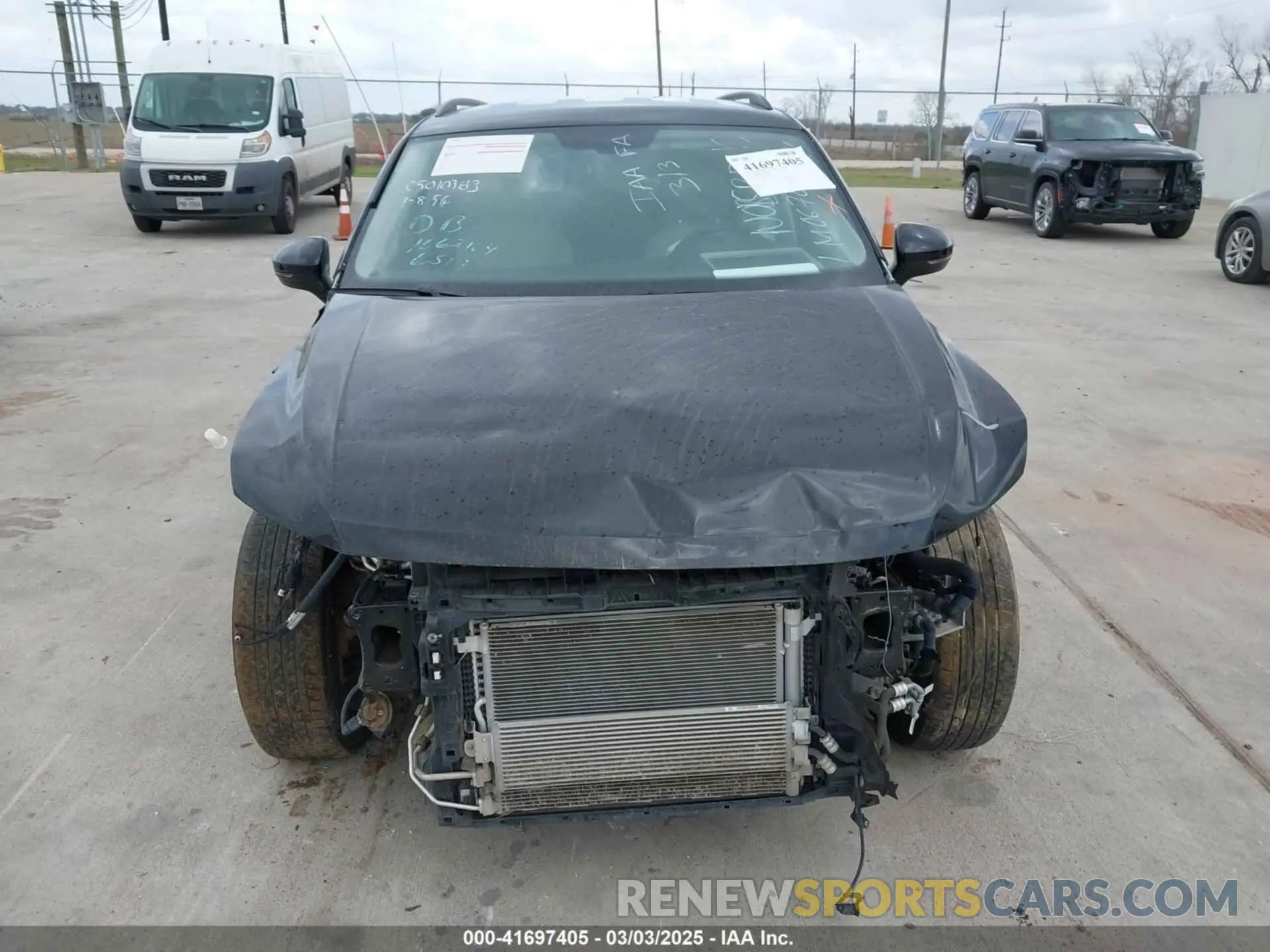 11 Photograph of a damaged car 3VV3B7AX7LM067046 VOLKSWAGEN TIGUAN 2020